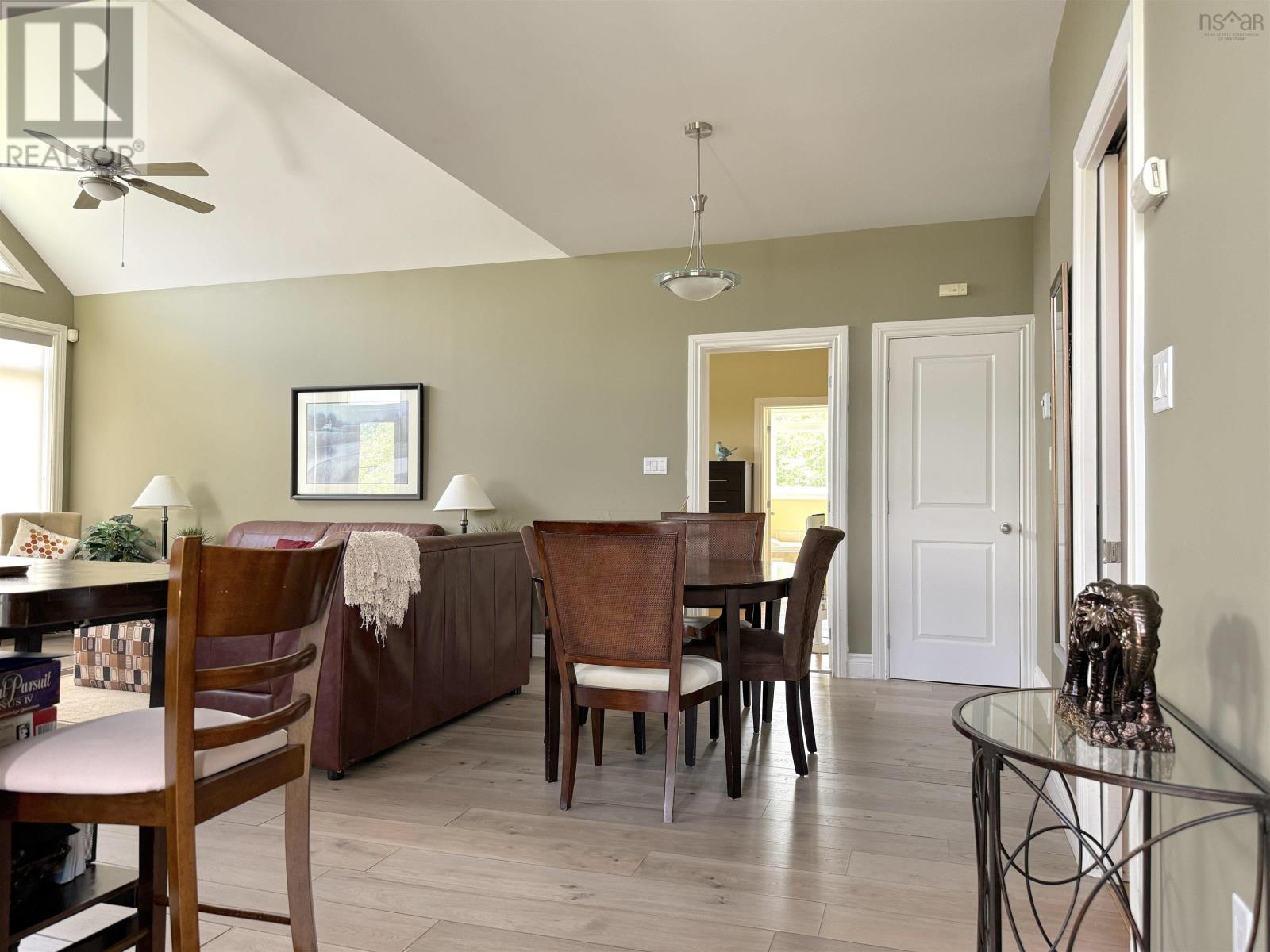 7 Bell Bay Way Property Photo 9