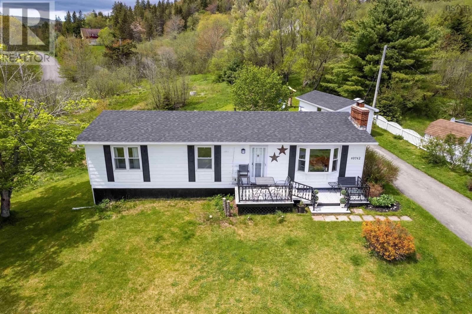 49742 Cabot Trail Property Photo 7