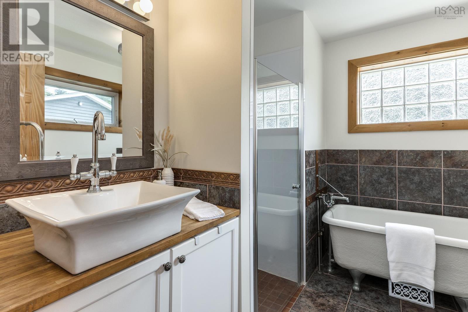 3078 Ostrea Lake Road Property Photo 28
