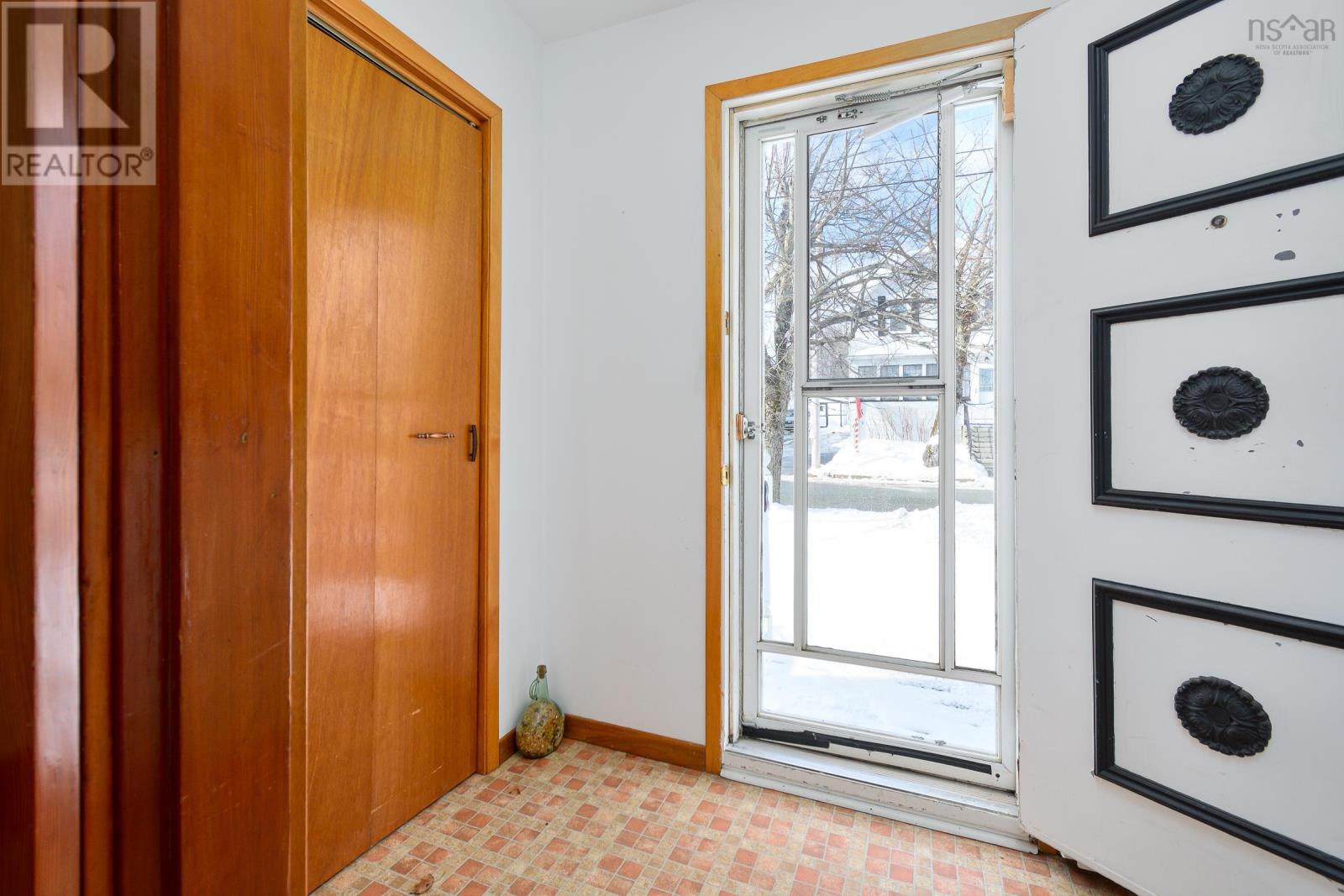276 Columbia Street Property Photo 4