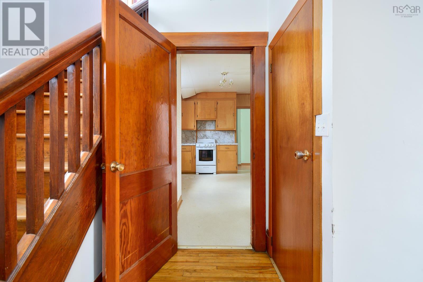 276 Columbia Street Property Photo 6
