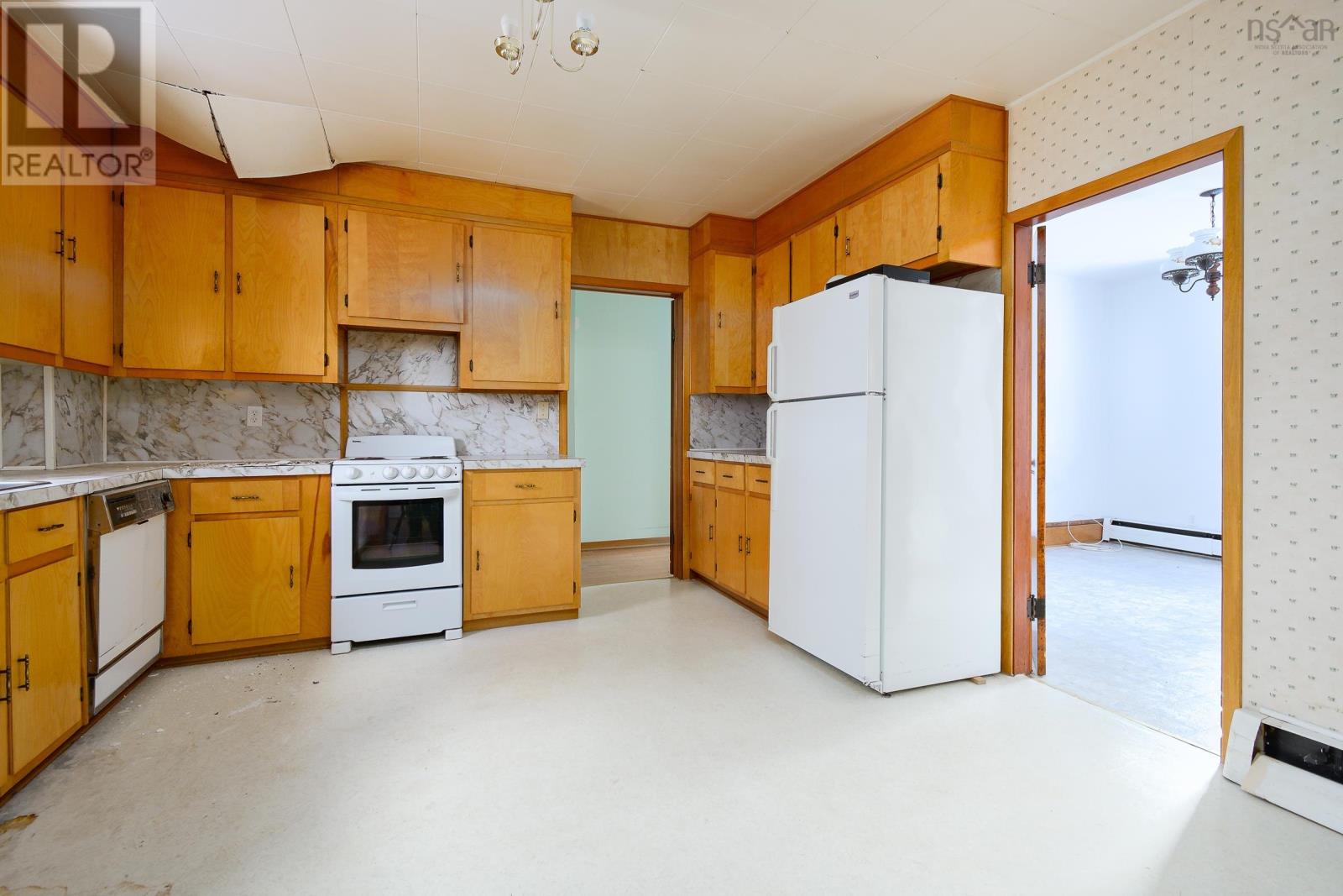 276 Columbia Street Property Photo 8