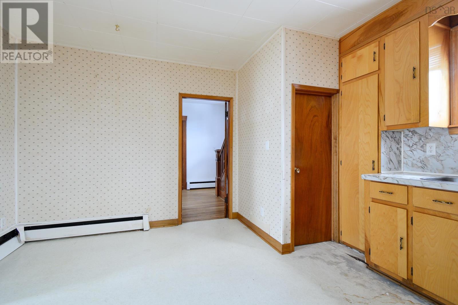 276 Columbia Street Property Photo 10
