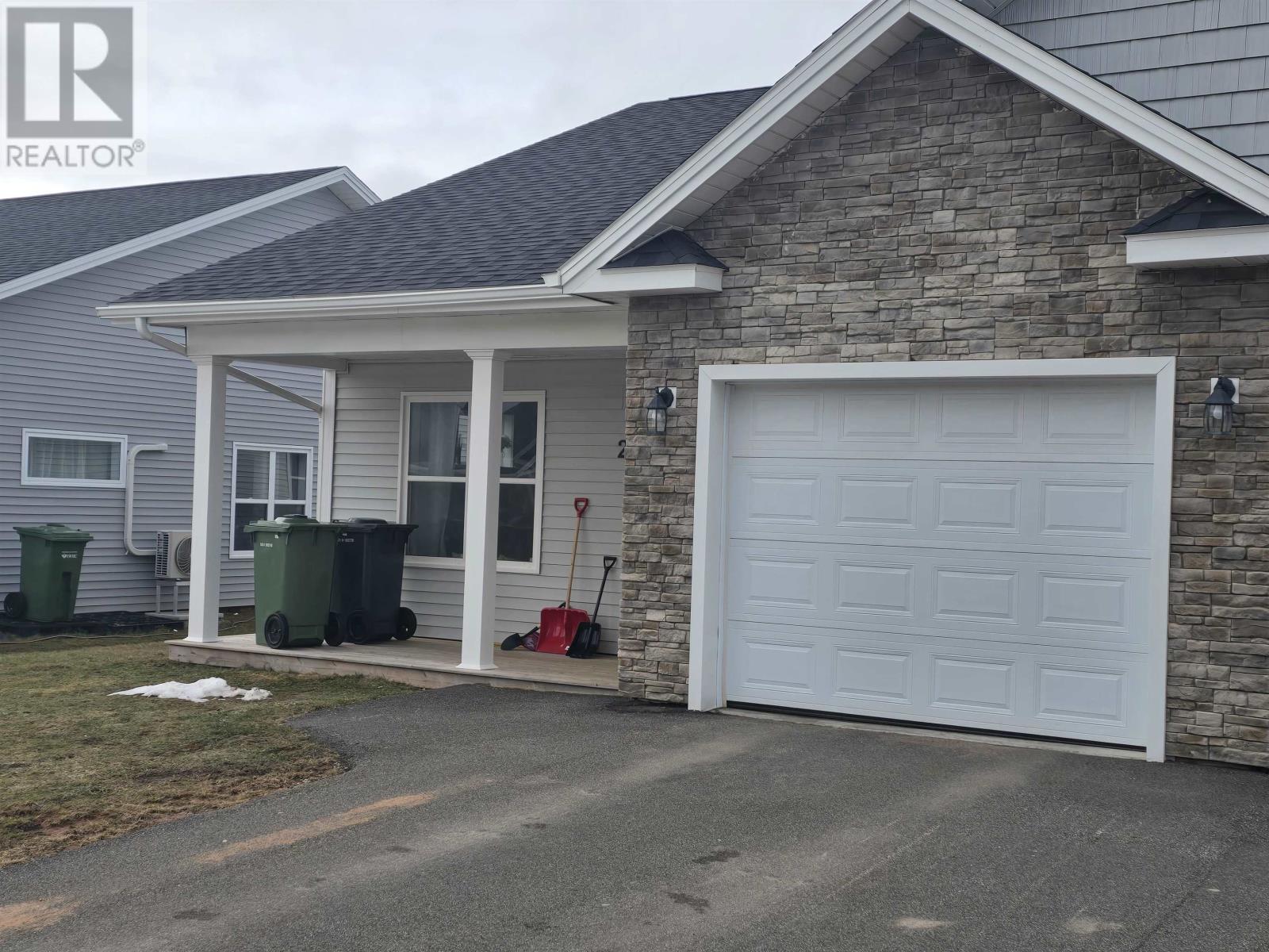 28 Essex Crescent Property Photo