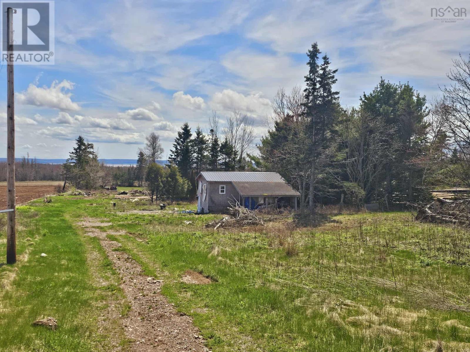 9260 Highway 2 Property Photo 1