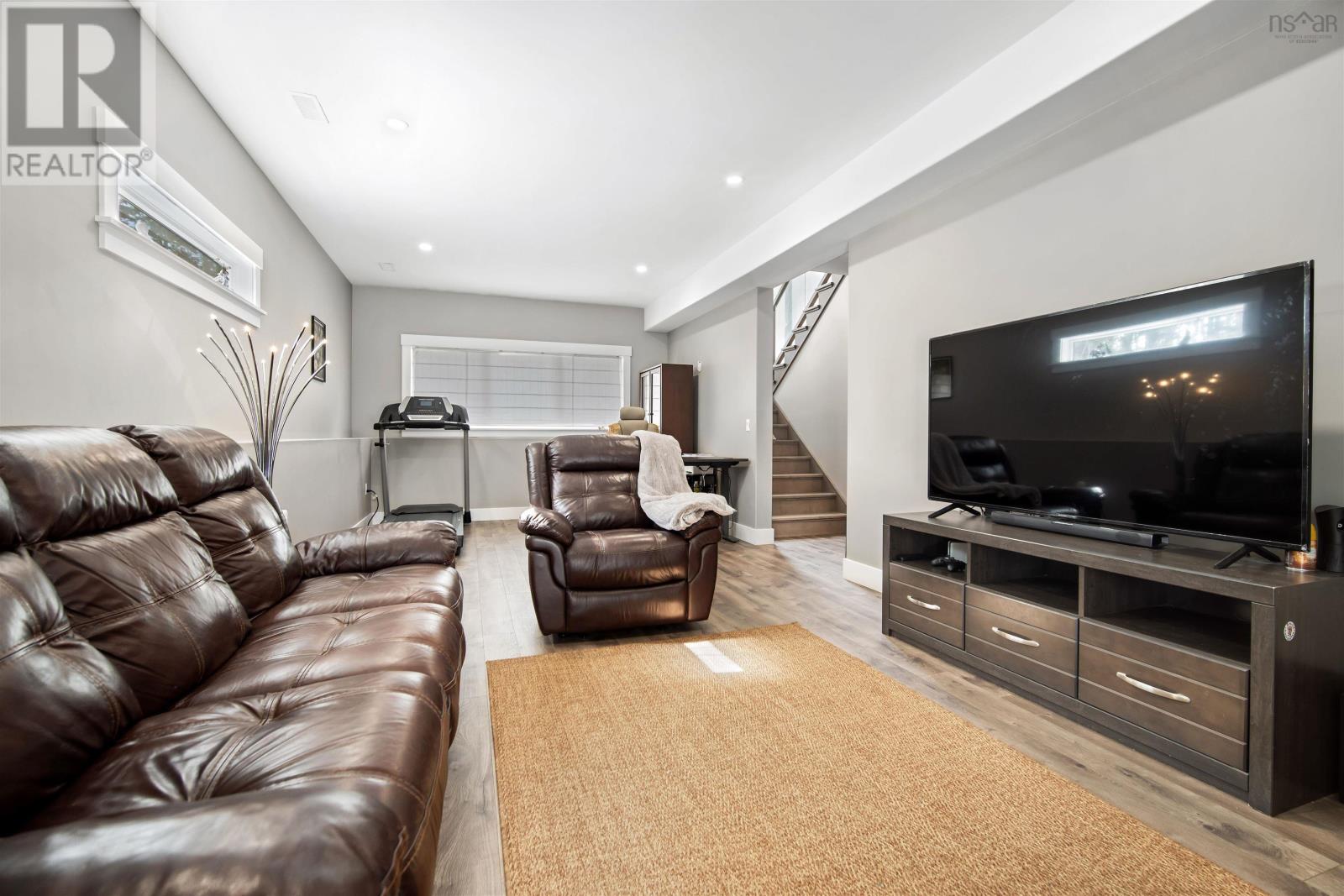 116 Azure Court Property Photo 32
