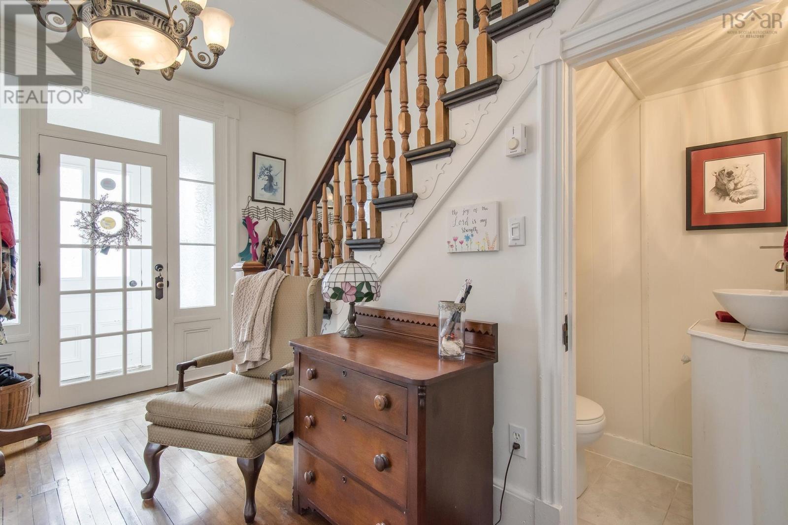 51 Fox Street Property Photo 4