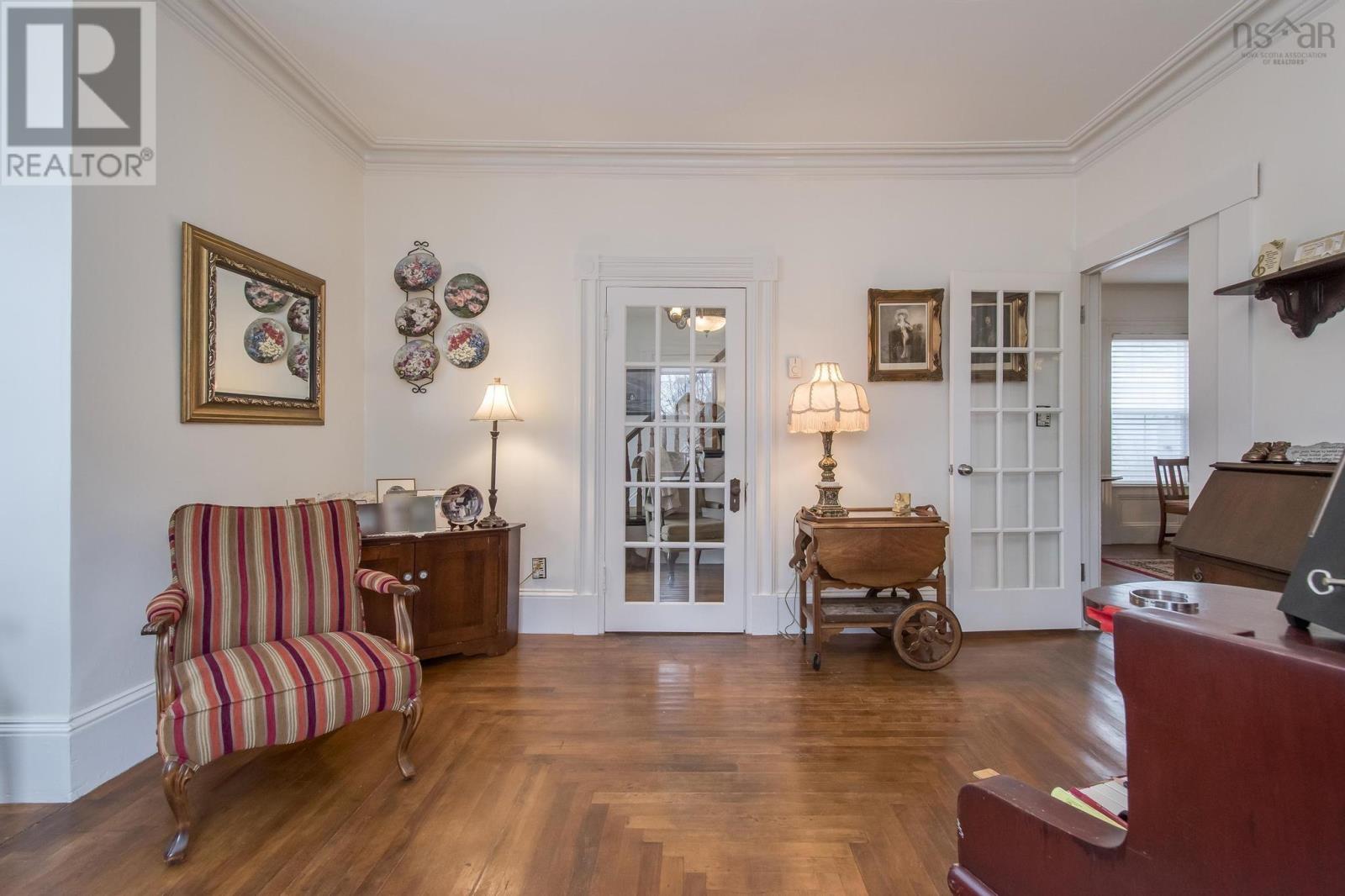 51 Fox Street Property Photo 6