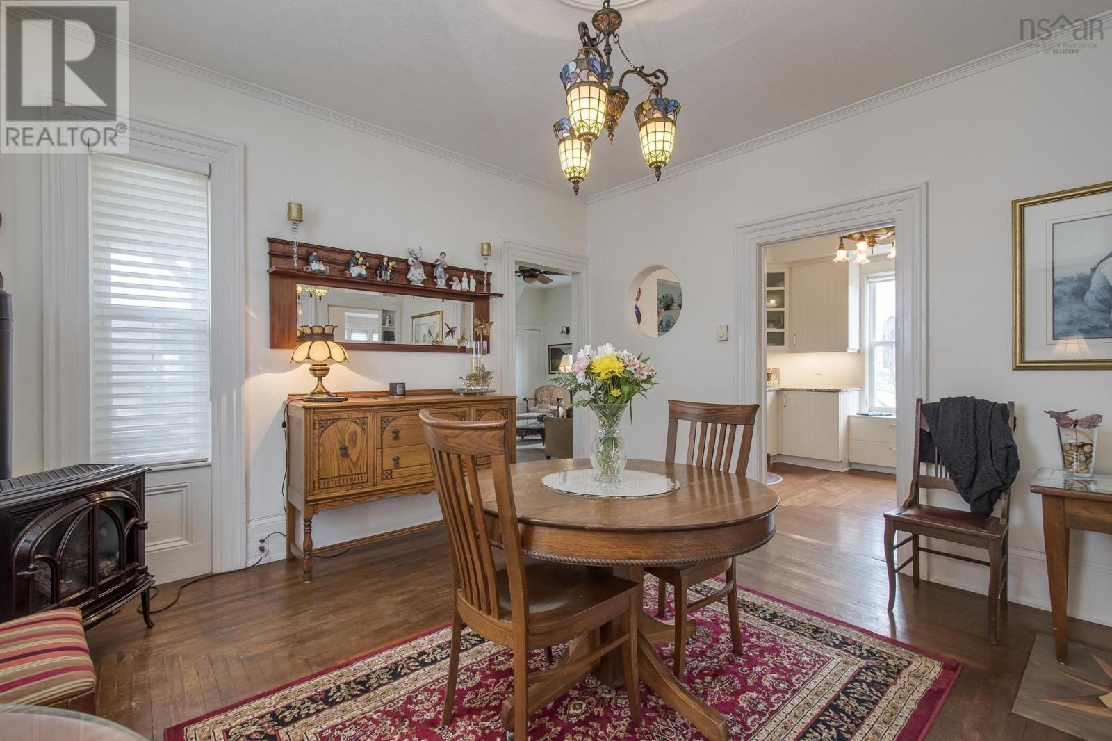 51 Fox Street Property Photo 8