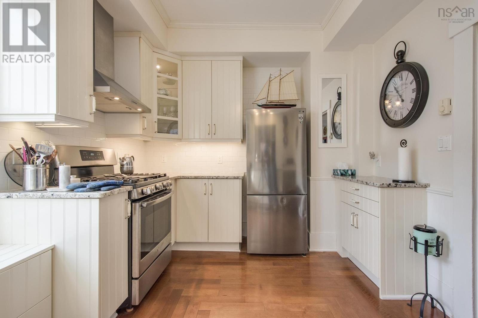 51 Fox Street Property Photo 17