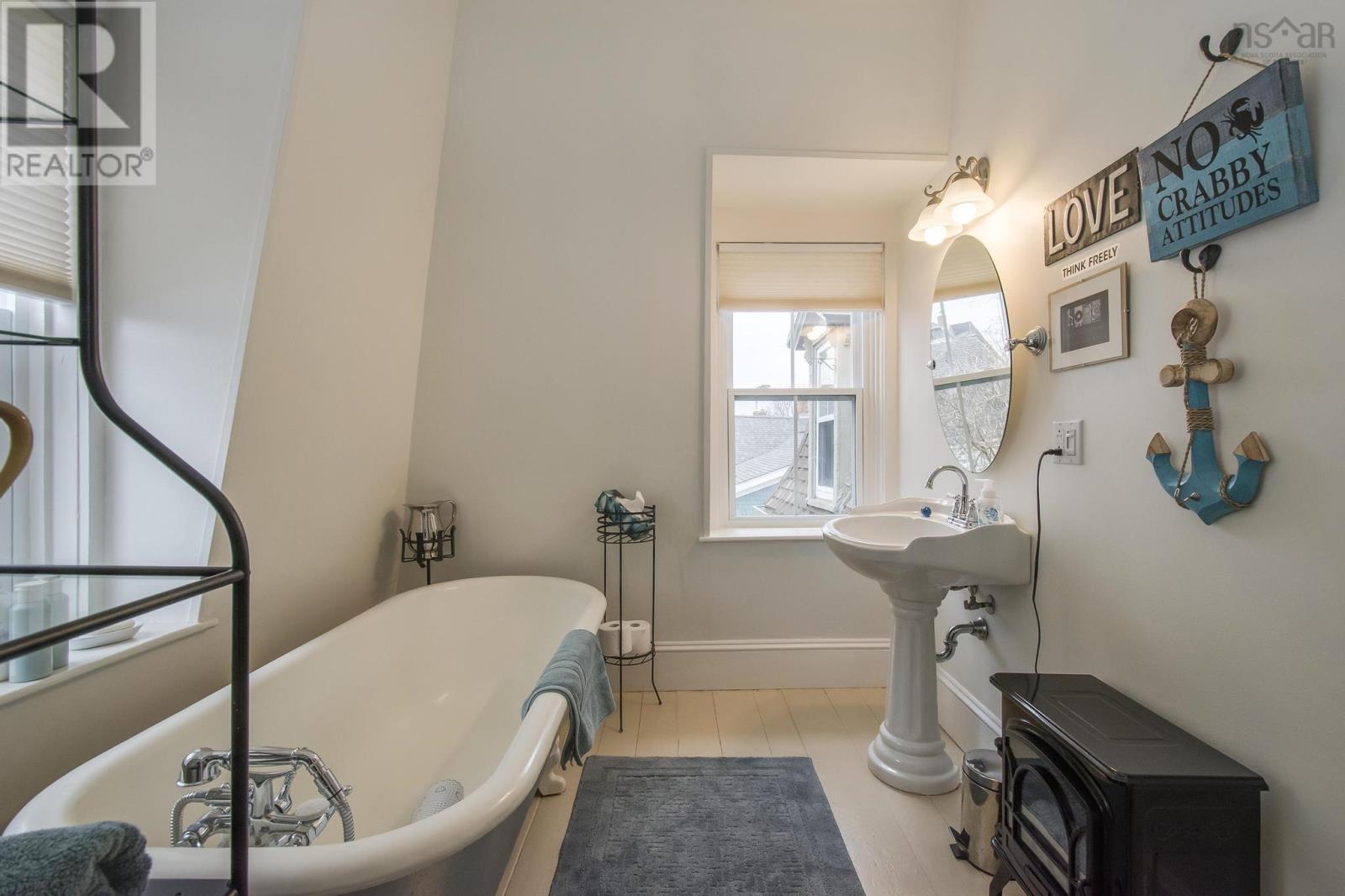 51 Fox Street Property Photo 35