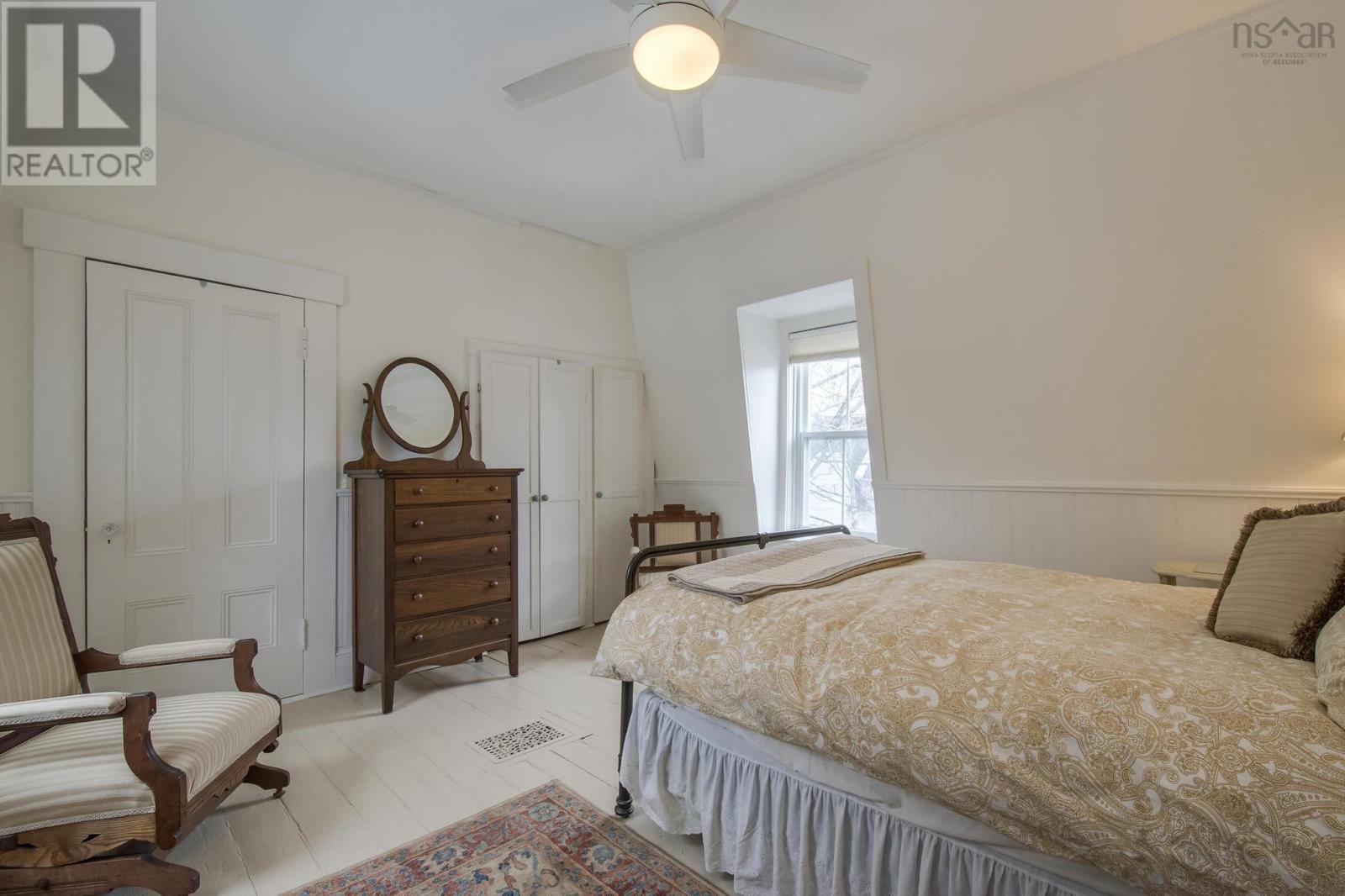 51 Fox Street Property Photo 37