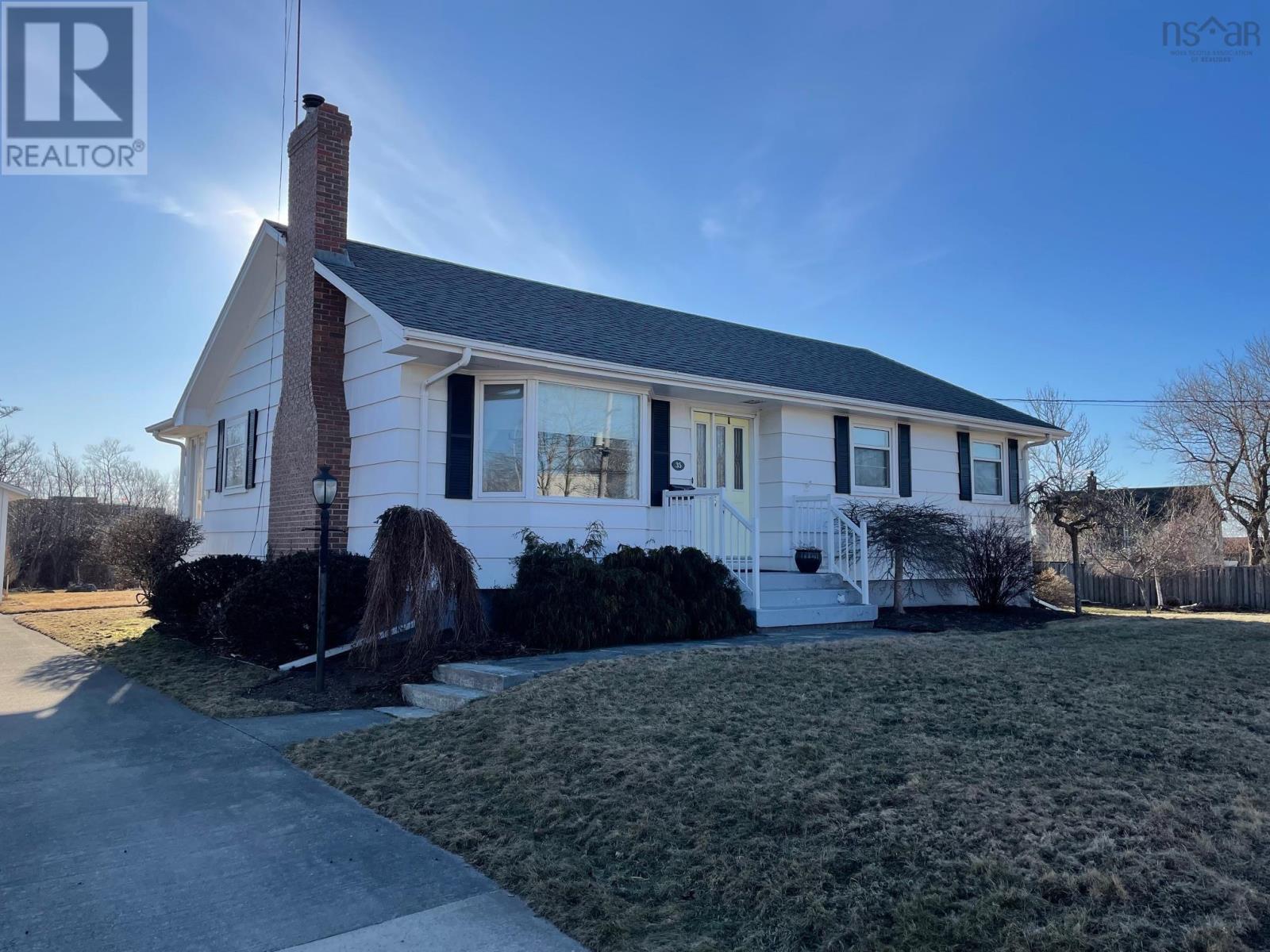 35 Clements Avenue Property Photo 1