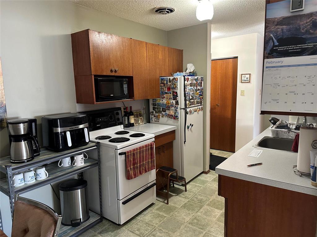 313 Struthers Street Property Photo 6