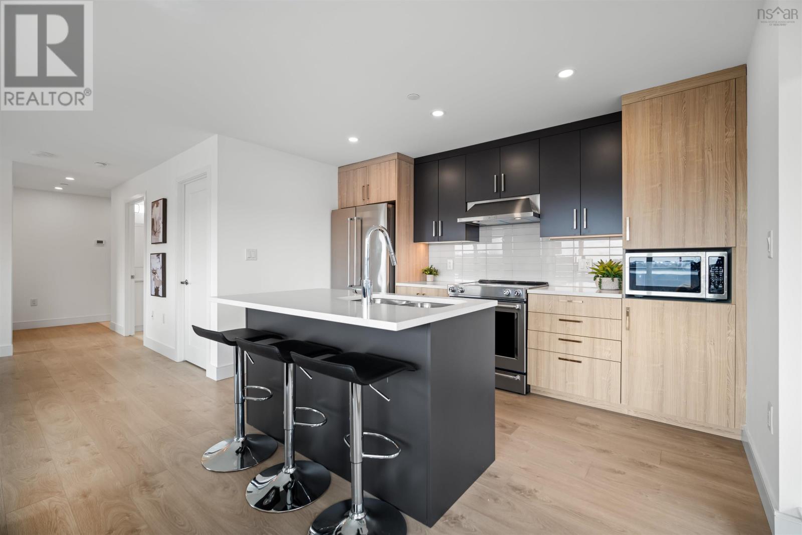 306 72 Seapoint Road Property Photo 13