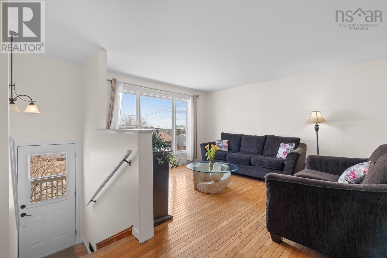 90 Nestor Crescent Property Photo 3