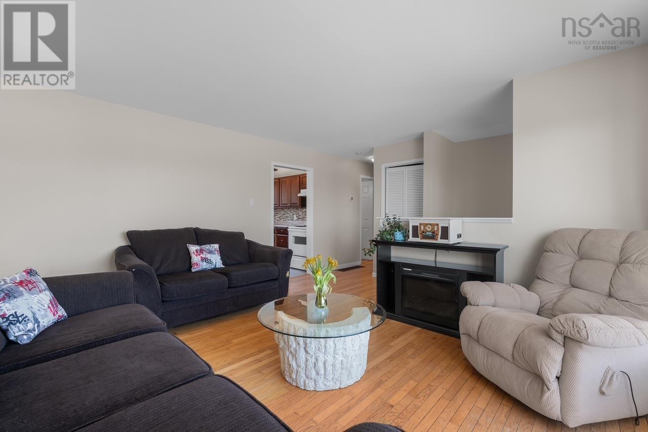 90 Nestor Crescent Property Photo 6