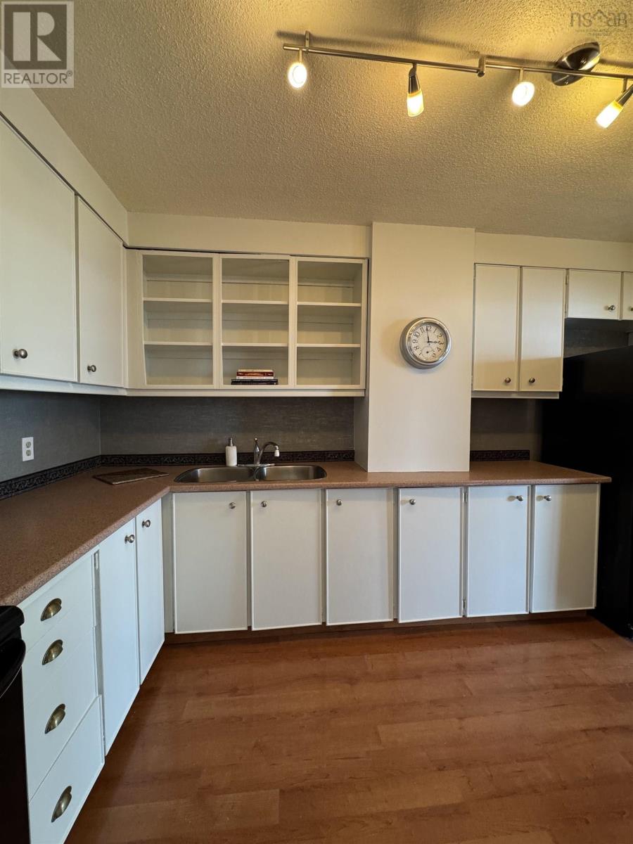 1008 5959 Spring Garden Road Property Photo 4