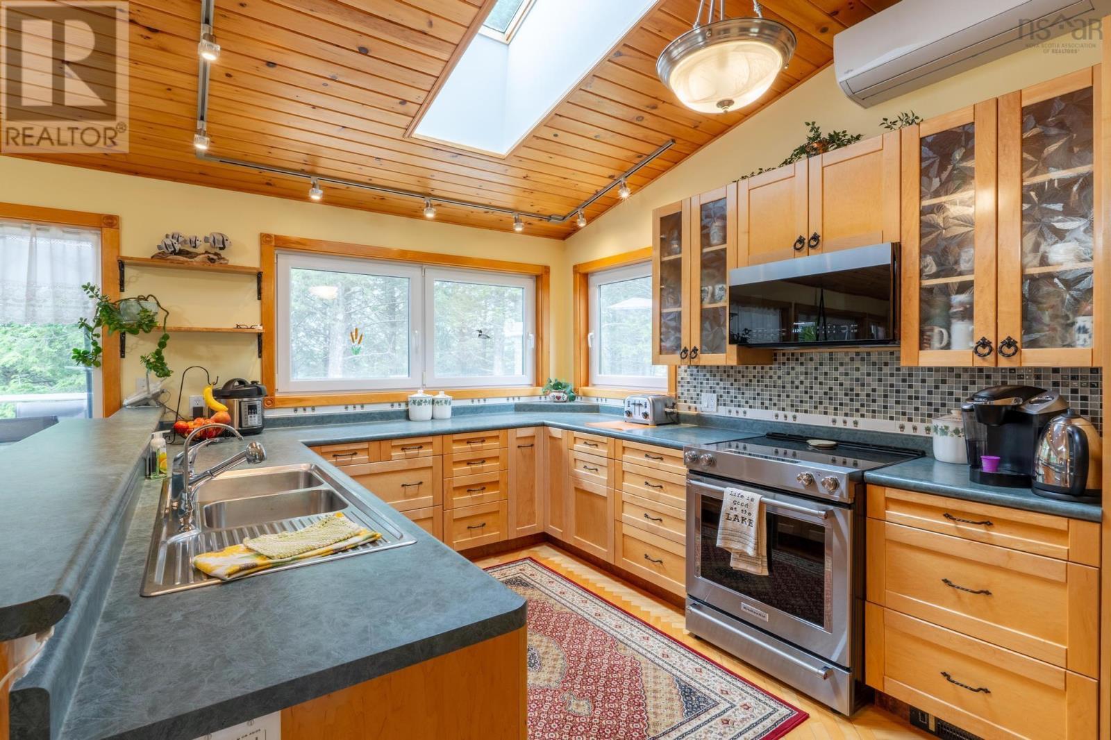 69 Thumb Cap Point Road Property Photo 11