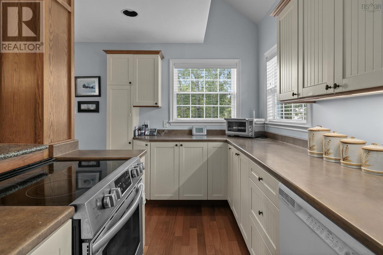 6 Westwind Drive Property Photo 11