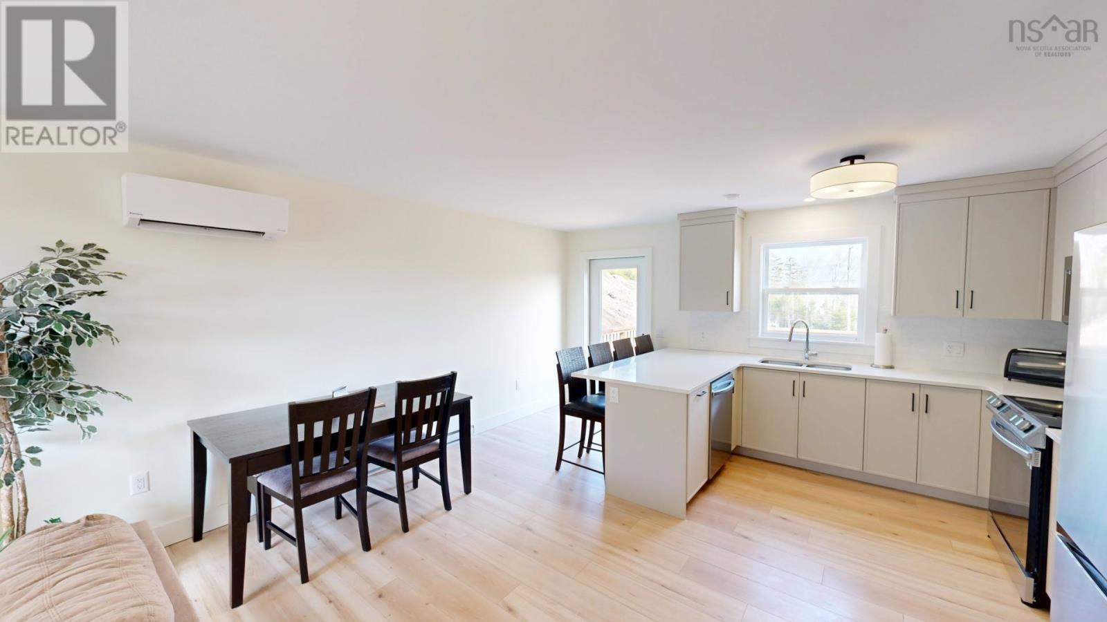 448 Winslow Drive Property Photo 4