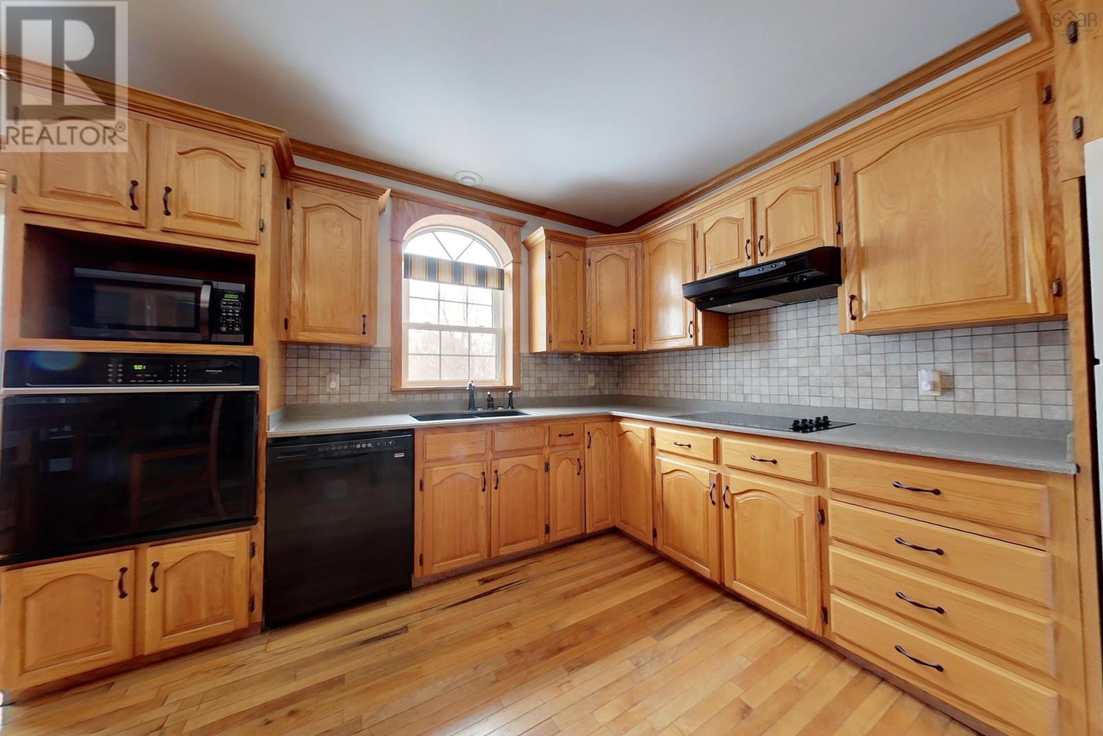 202 Victoria Street E Property Photo 16