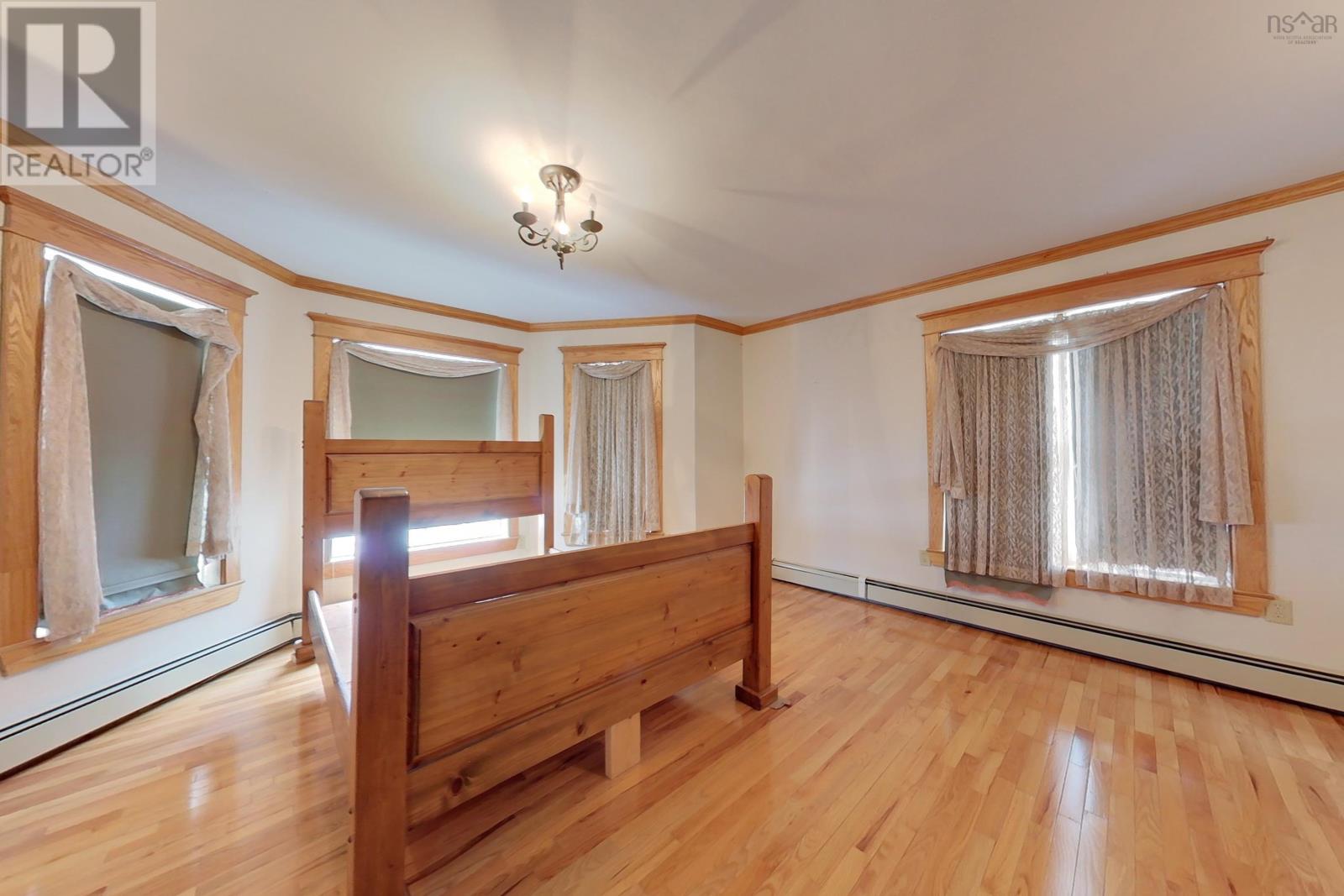 202 Victoria Street E Property Photo 18