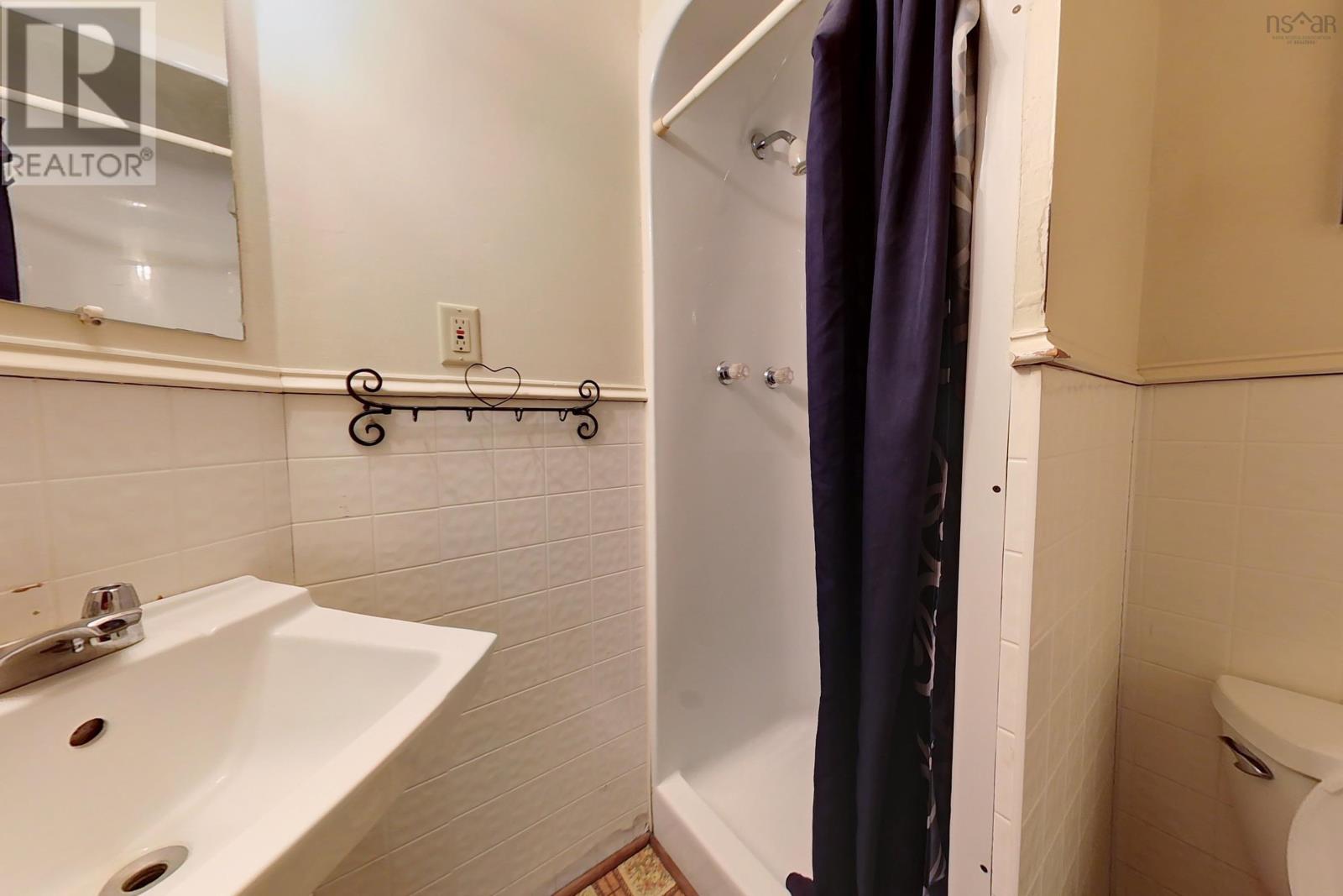 202 Victoria Street E Property Photo 27