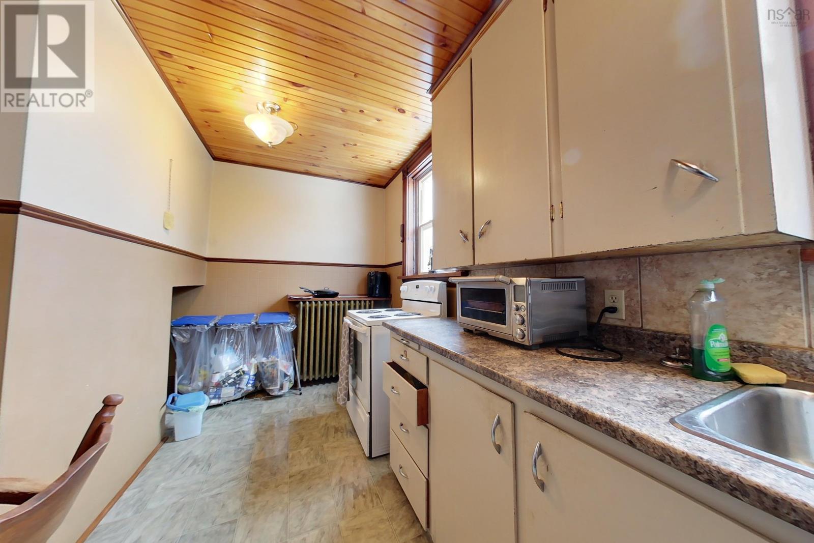 202 Victoria Street E Property Photo 29