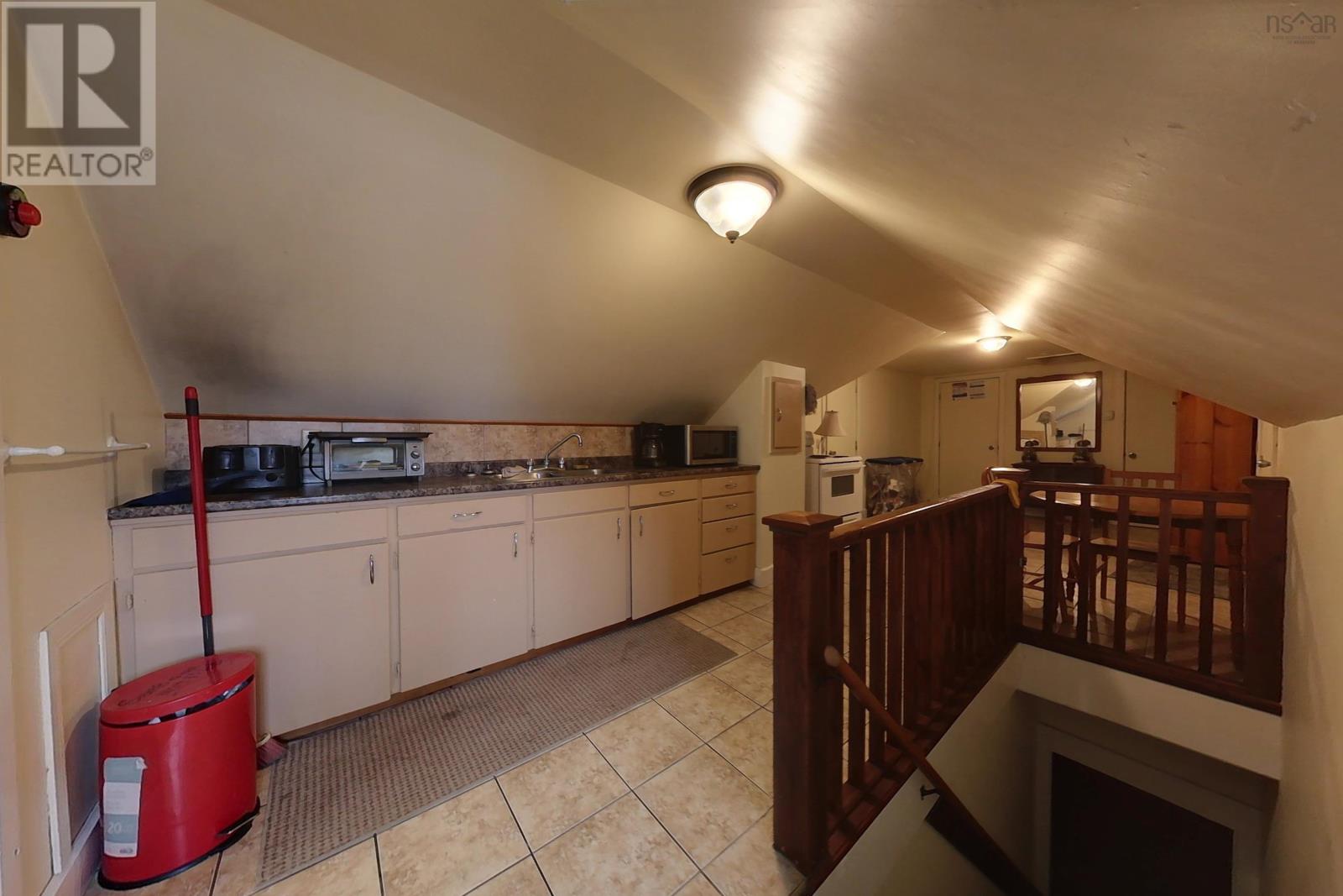 202 Victoria Street E Property Photo 32