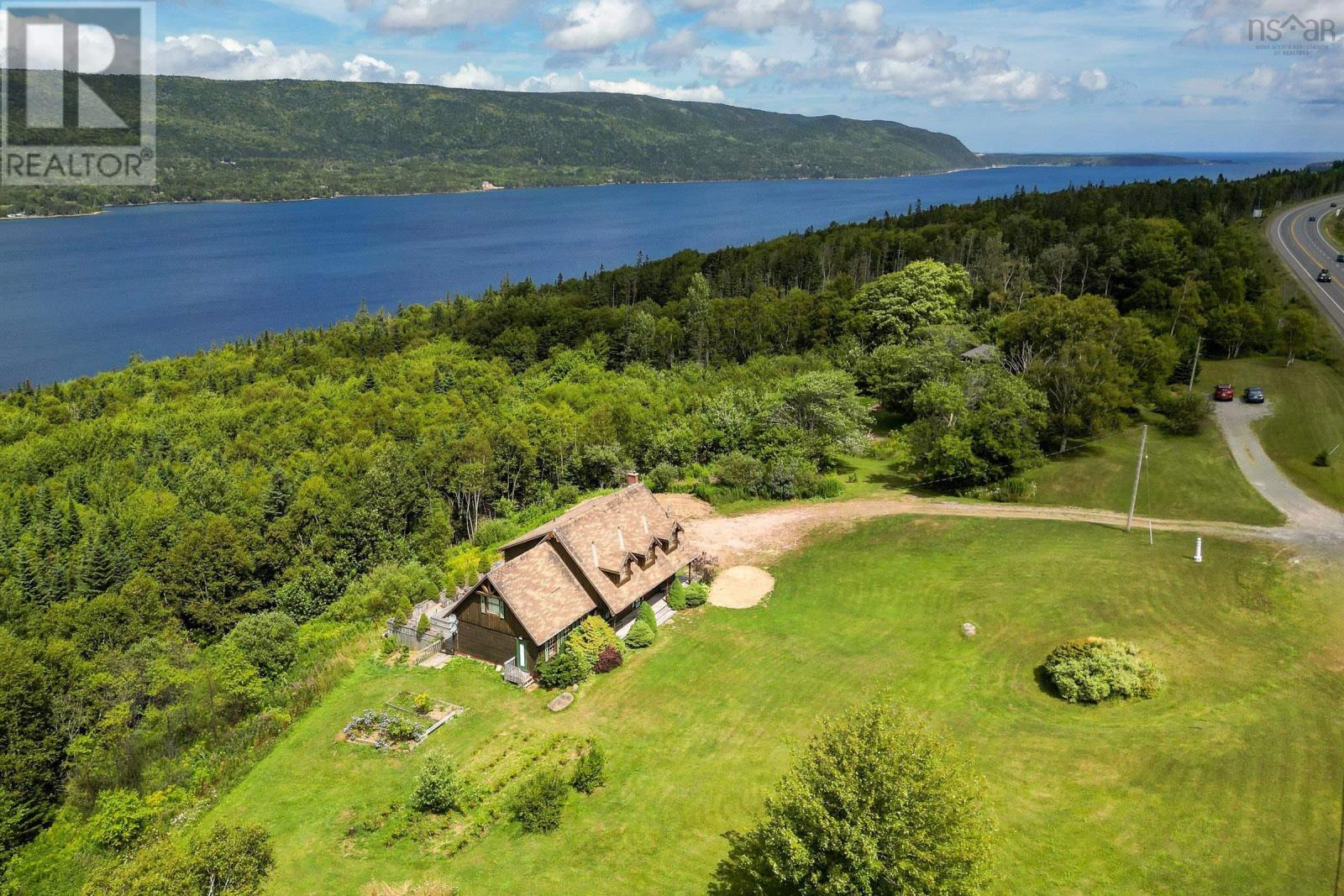 776 105 Highway Property Photo 4
