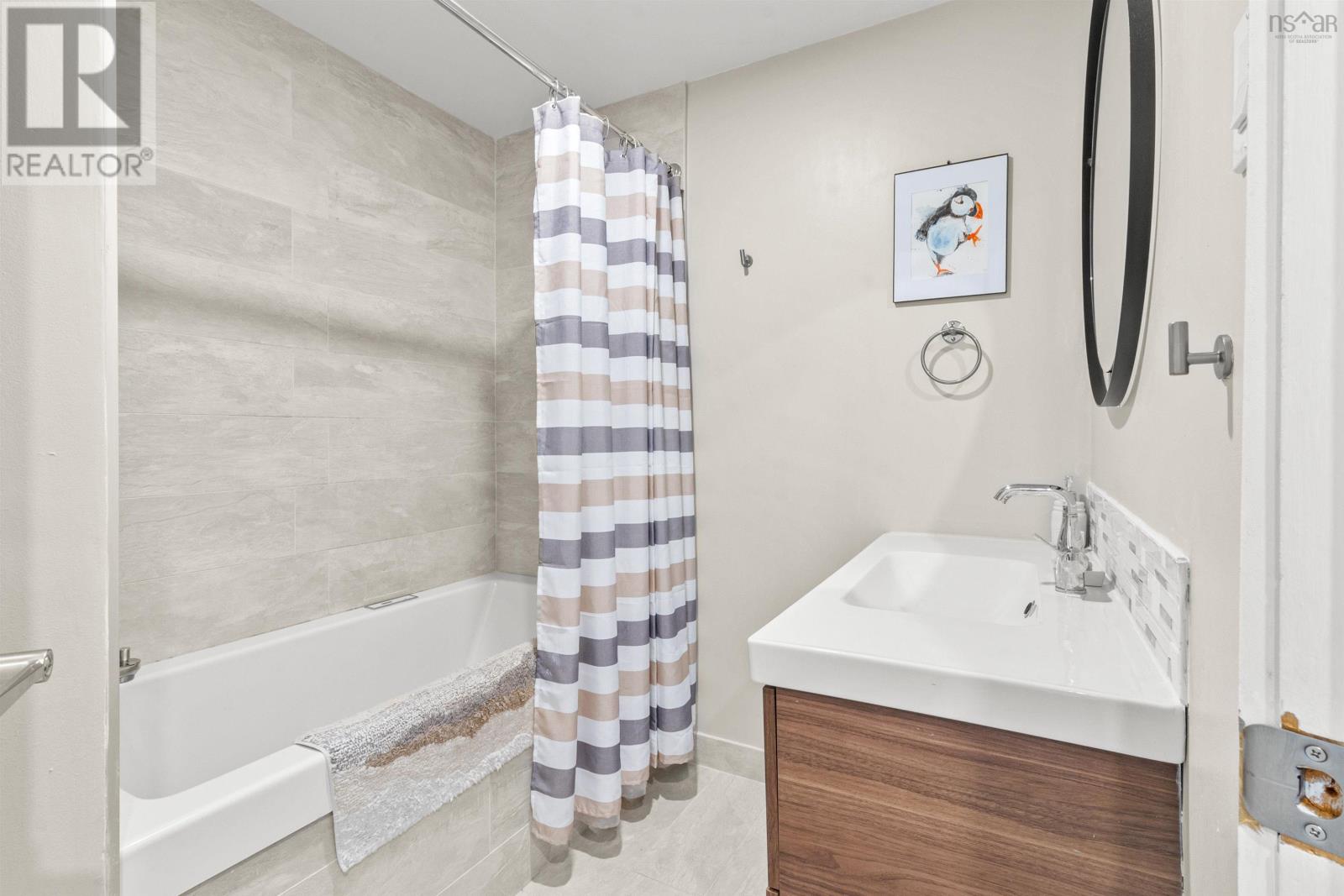 103 1074 Wellington Street Property Photo 20