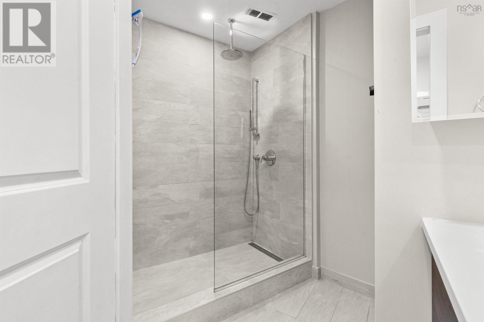 103 1074 Wellington Street Property Photo 26