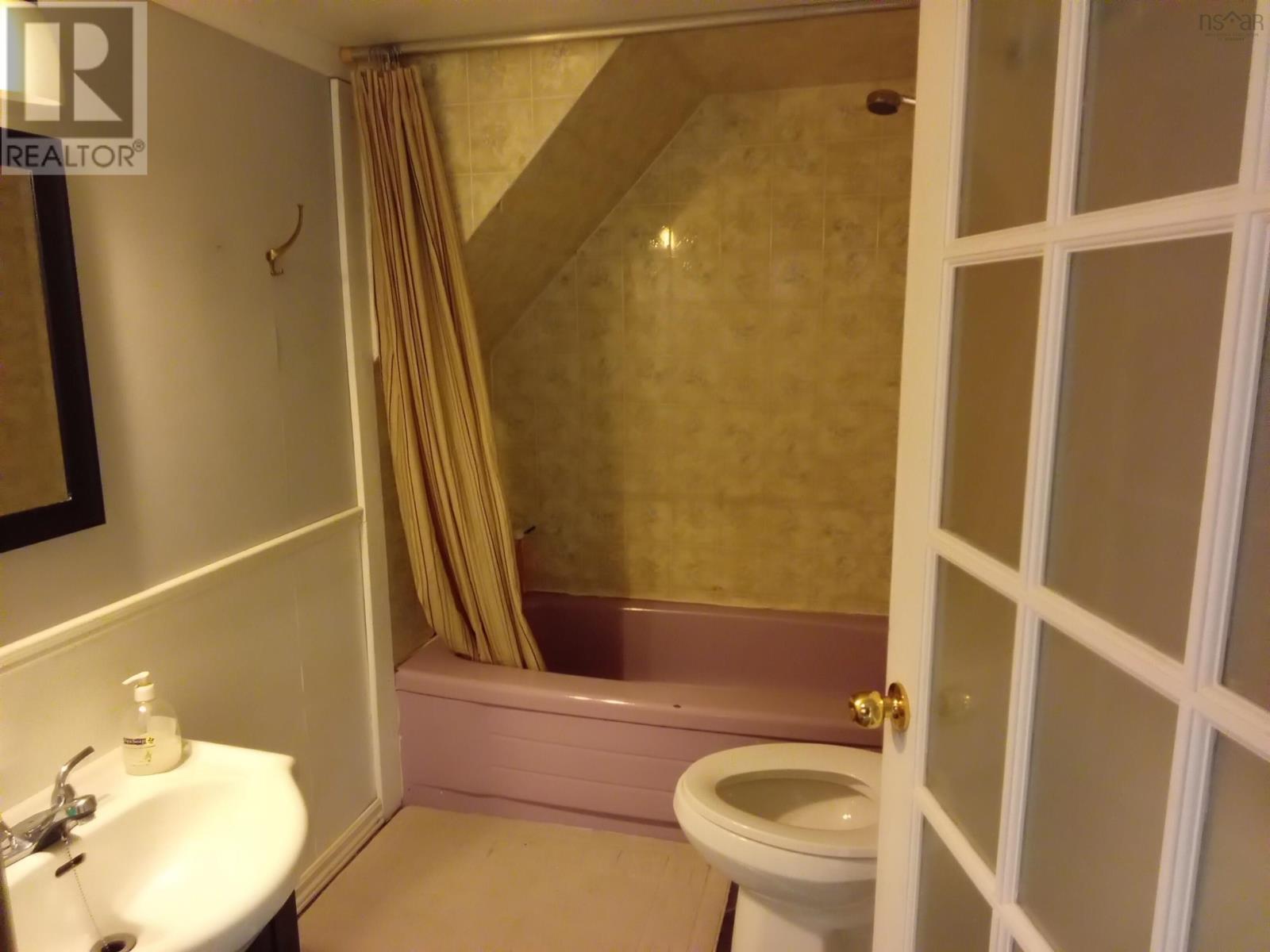1082 College Road Property Photo 16