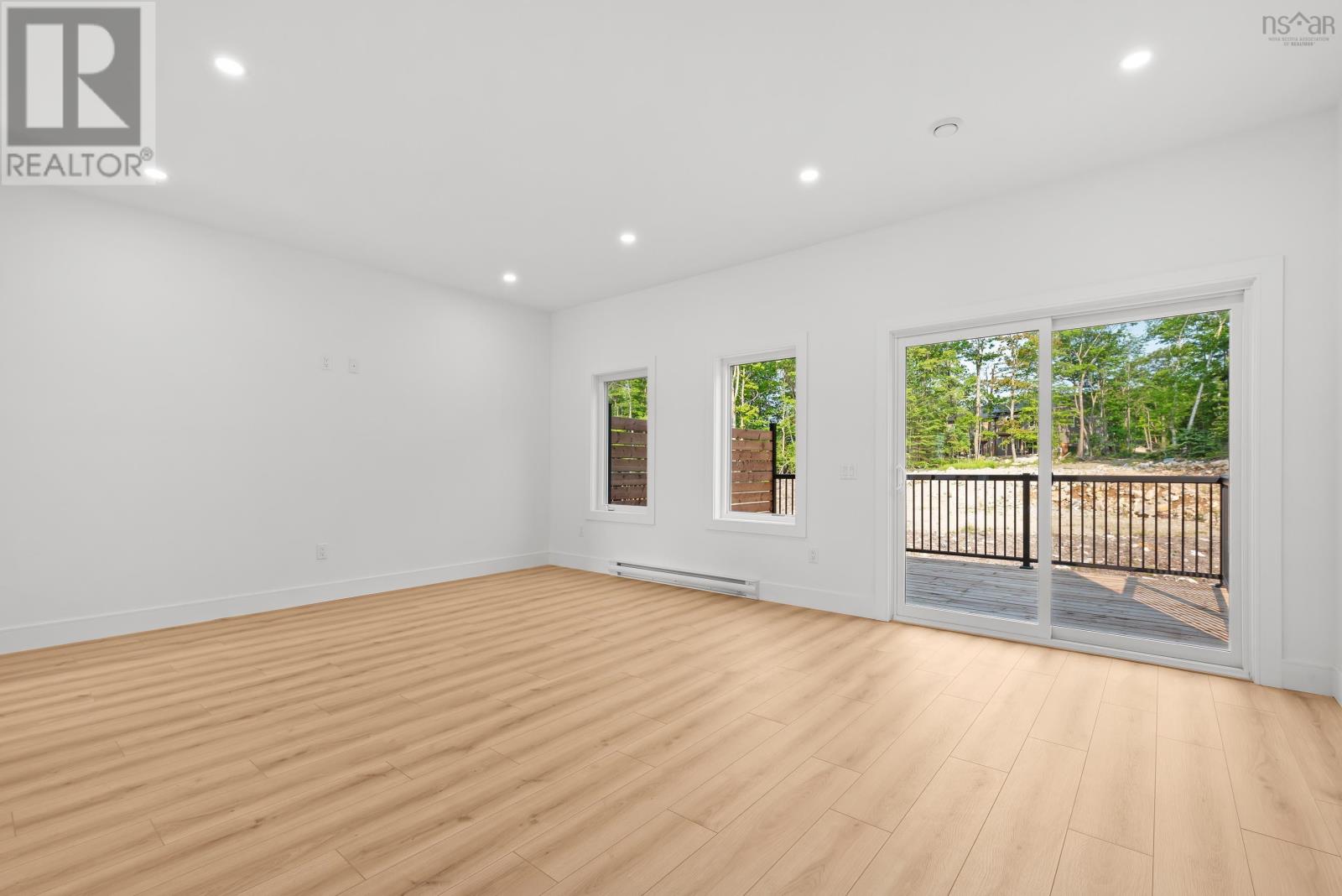 130 Colonial Crescent Property Photo 10
