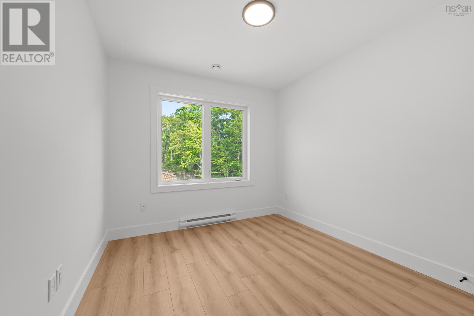 130 Colonial Crescent Property Photo 18
