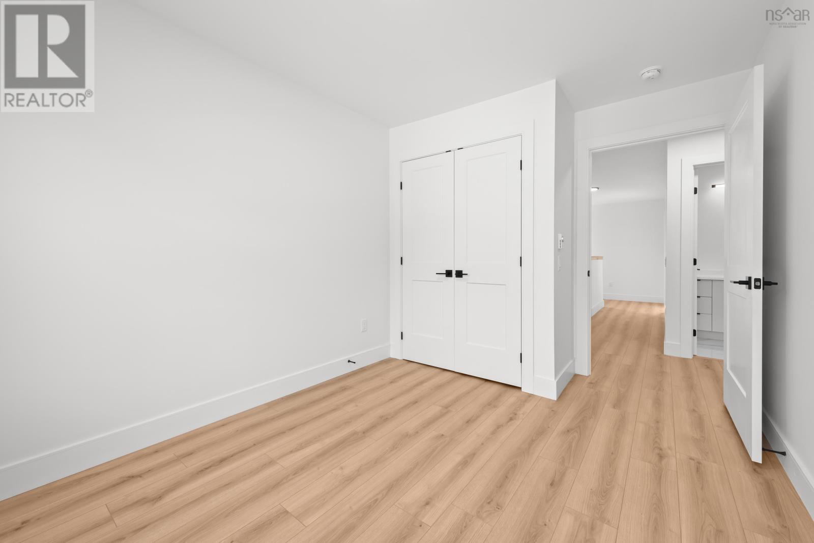 130 Colonial Crescent Property Photo 19