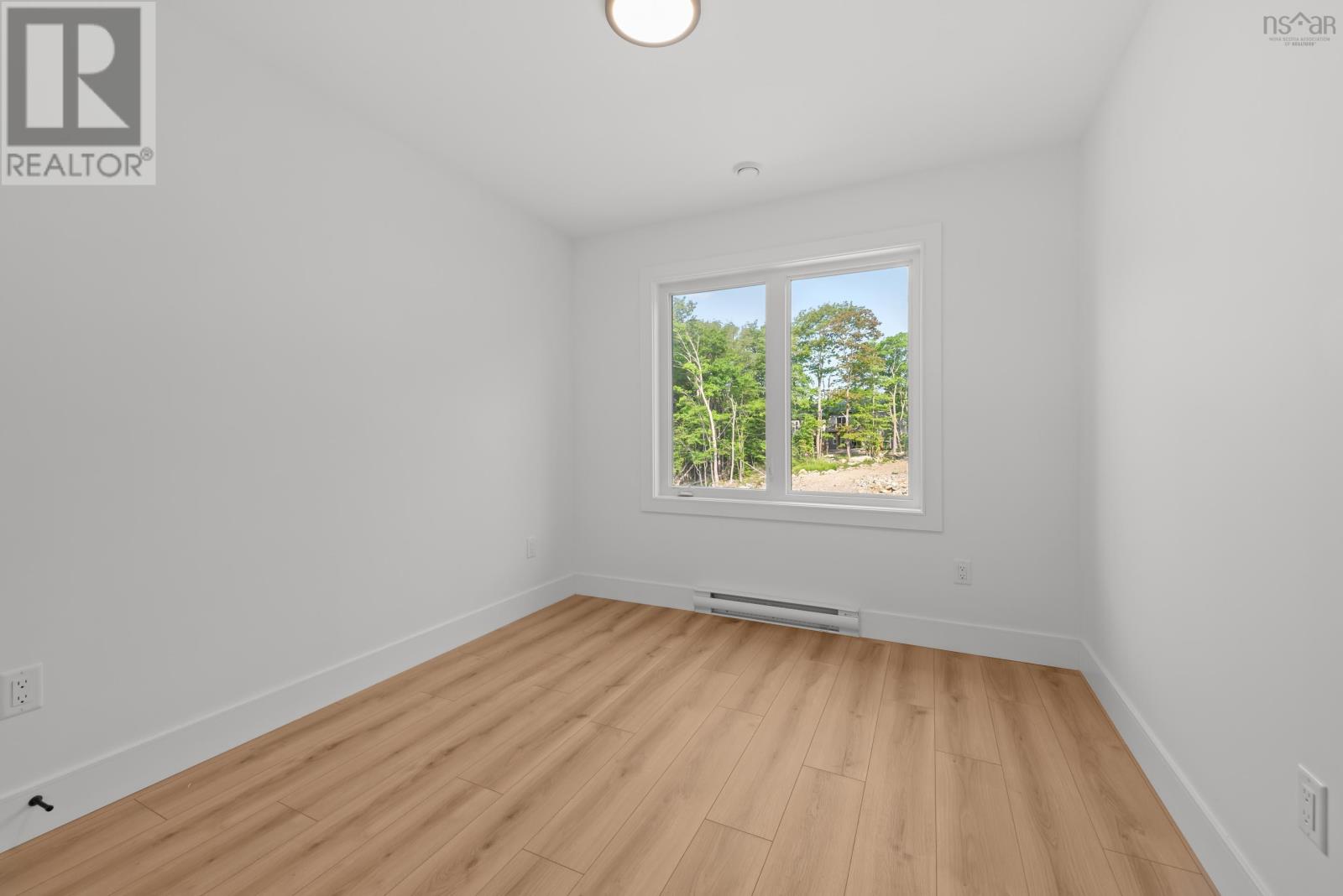 130 Colonial Crescent Property Photo 20