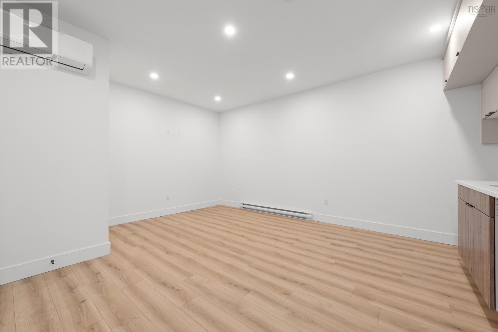 130 Colonial Crescent Property Photo 25