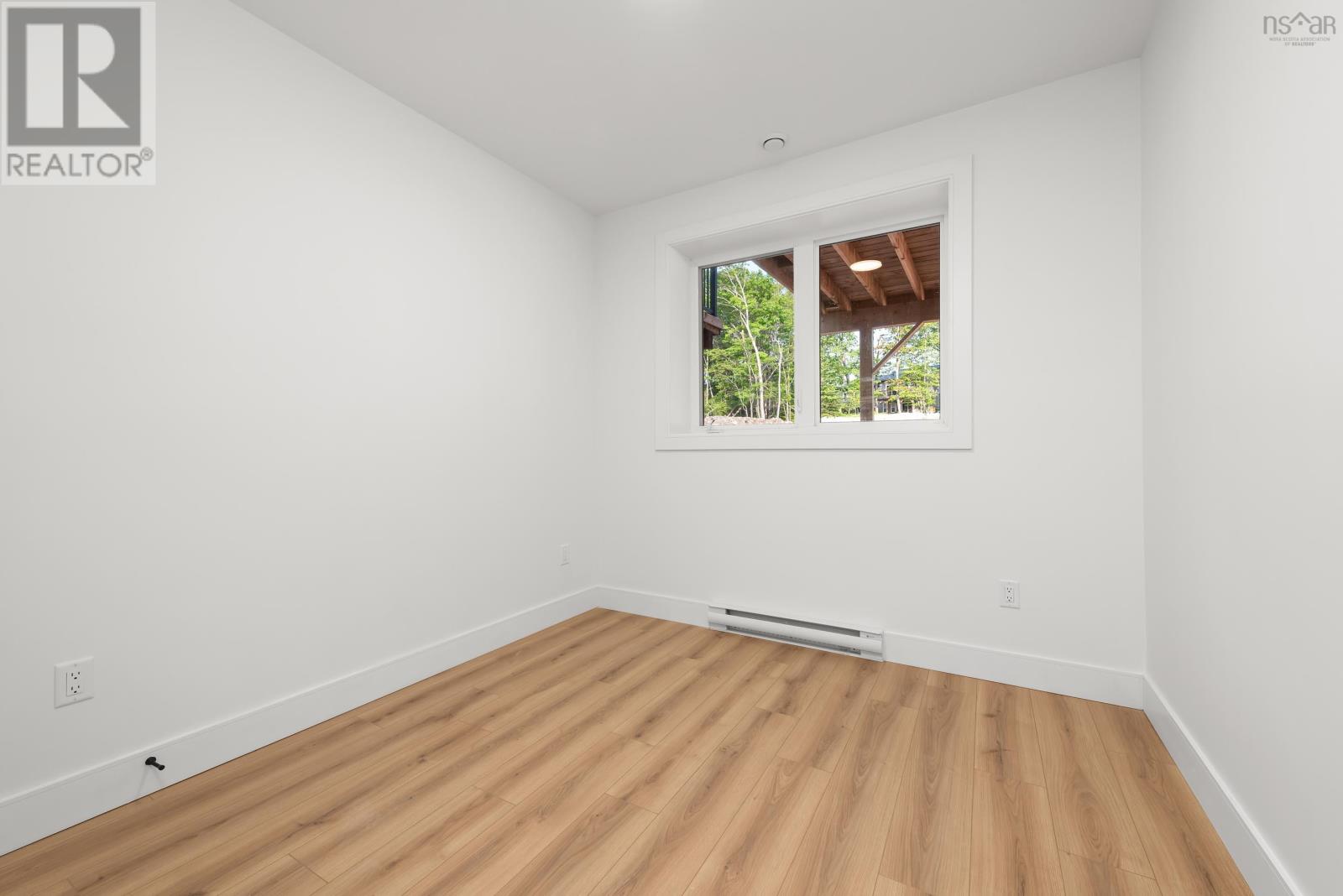130 Colonial Crescent Property Photo 28