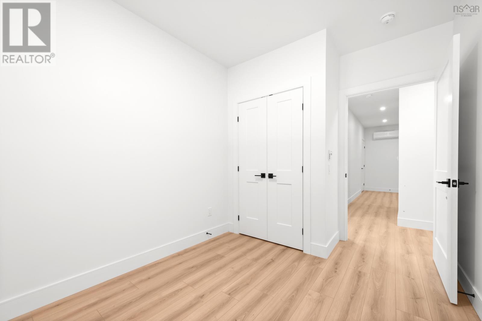 130 Colonial Crescent Property Photo 31