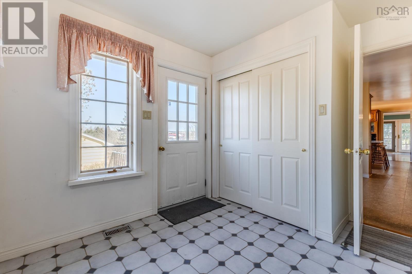 337 College Road Property Photo 14