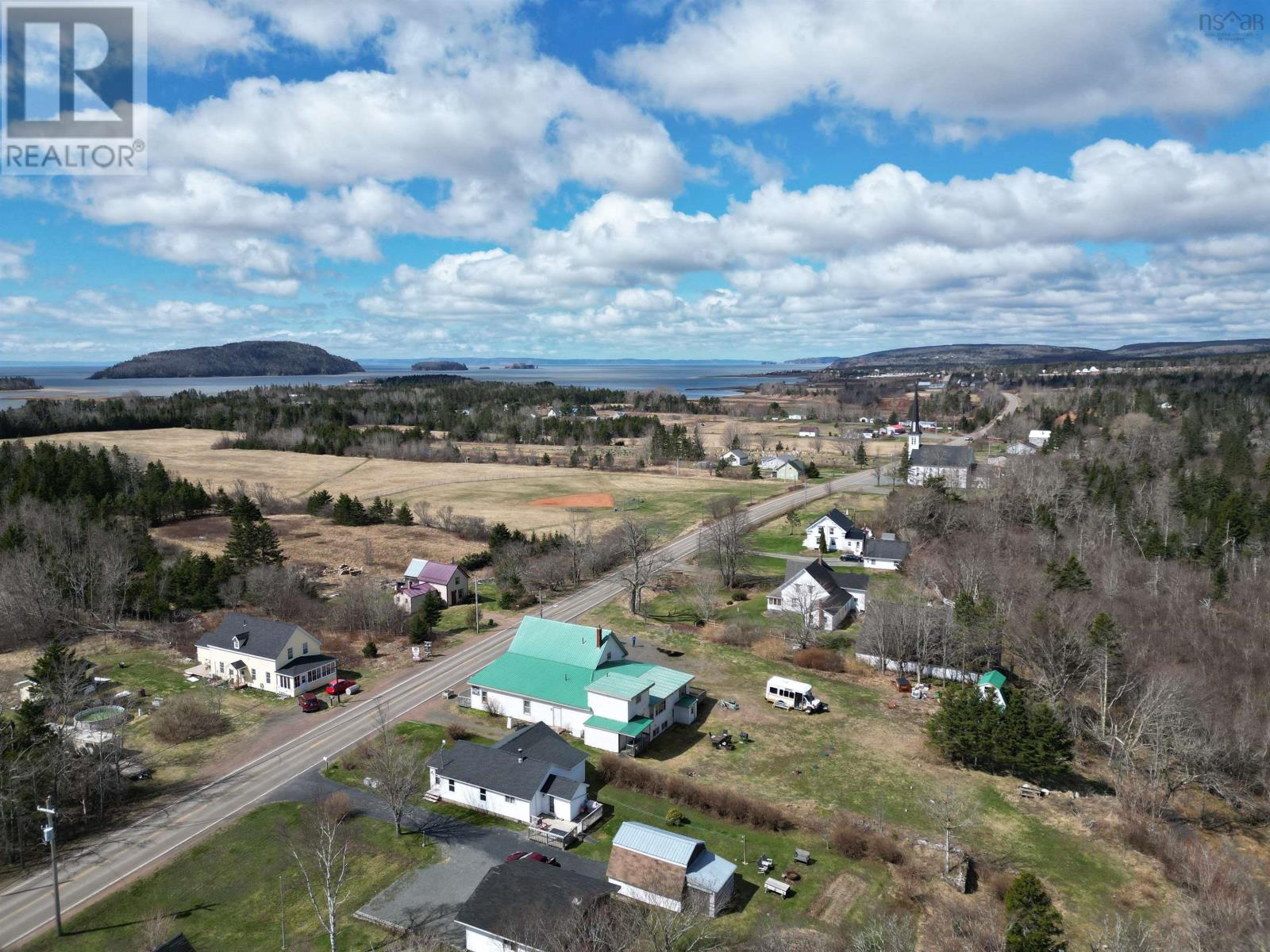 951 Highway 2 Property Photo 12