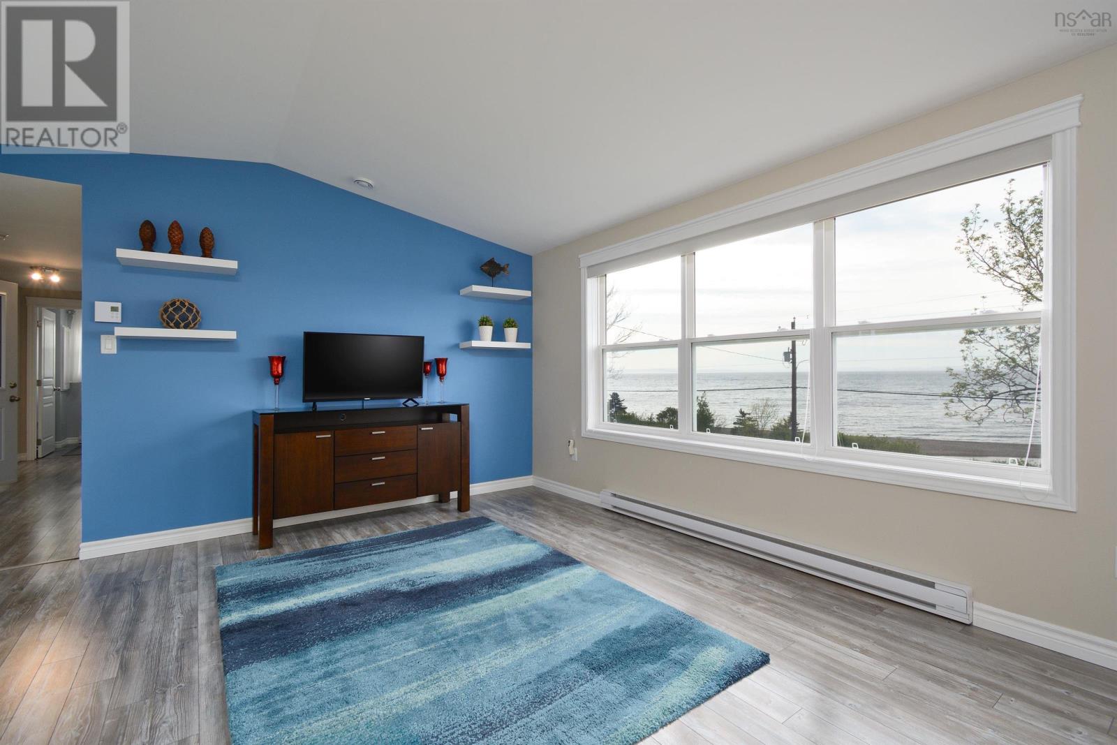 9653 East Bay Highway Property Photo 10