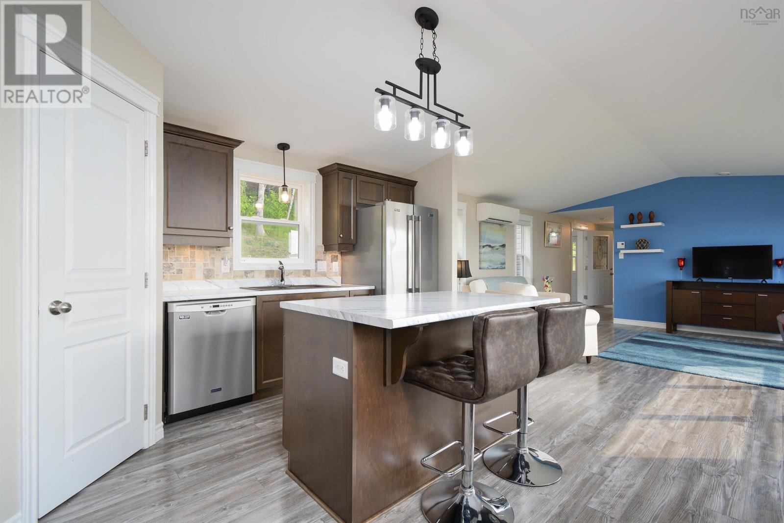 9653 East Bay Highway Property Photo 11