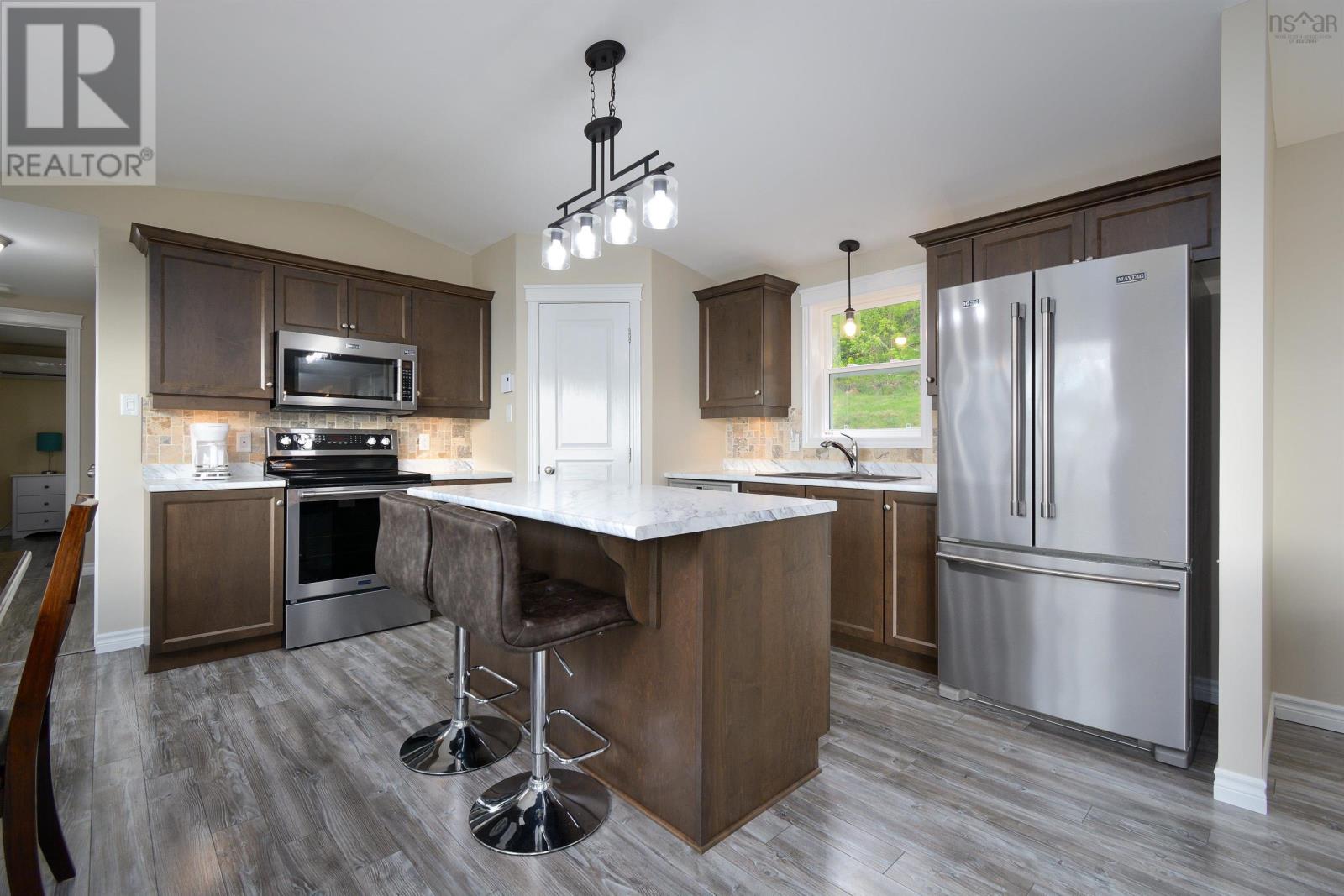 9653 East Bay Highway Property Photo 12
