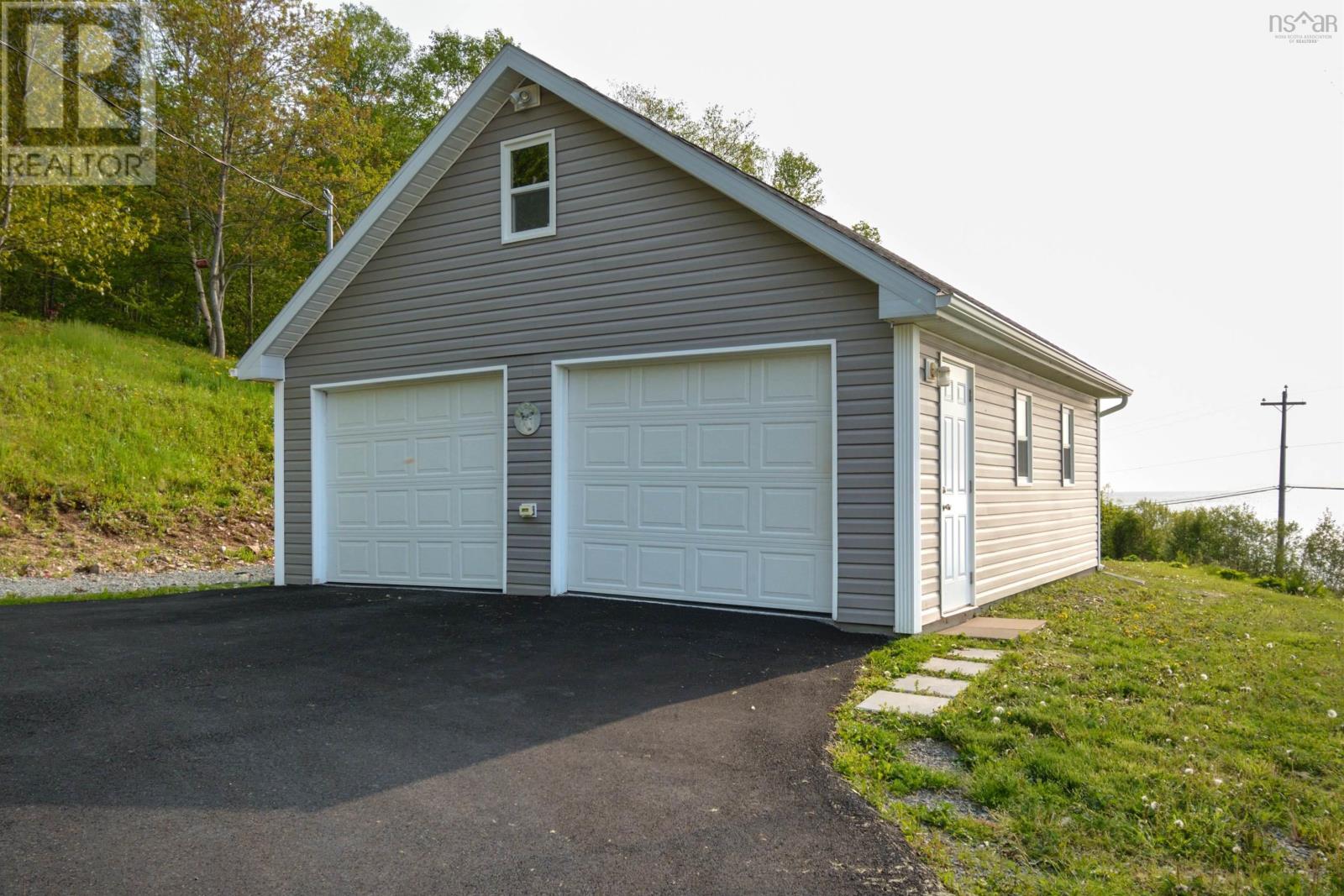 9653 East Bay Highway Property Photo 31
