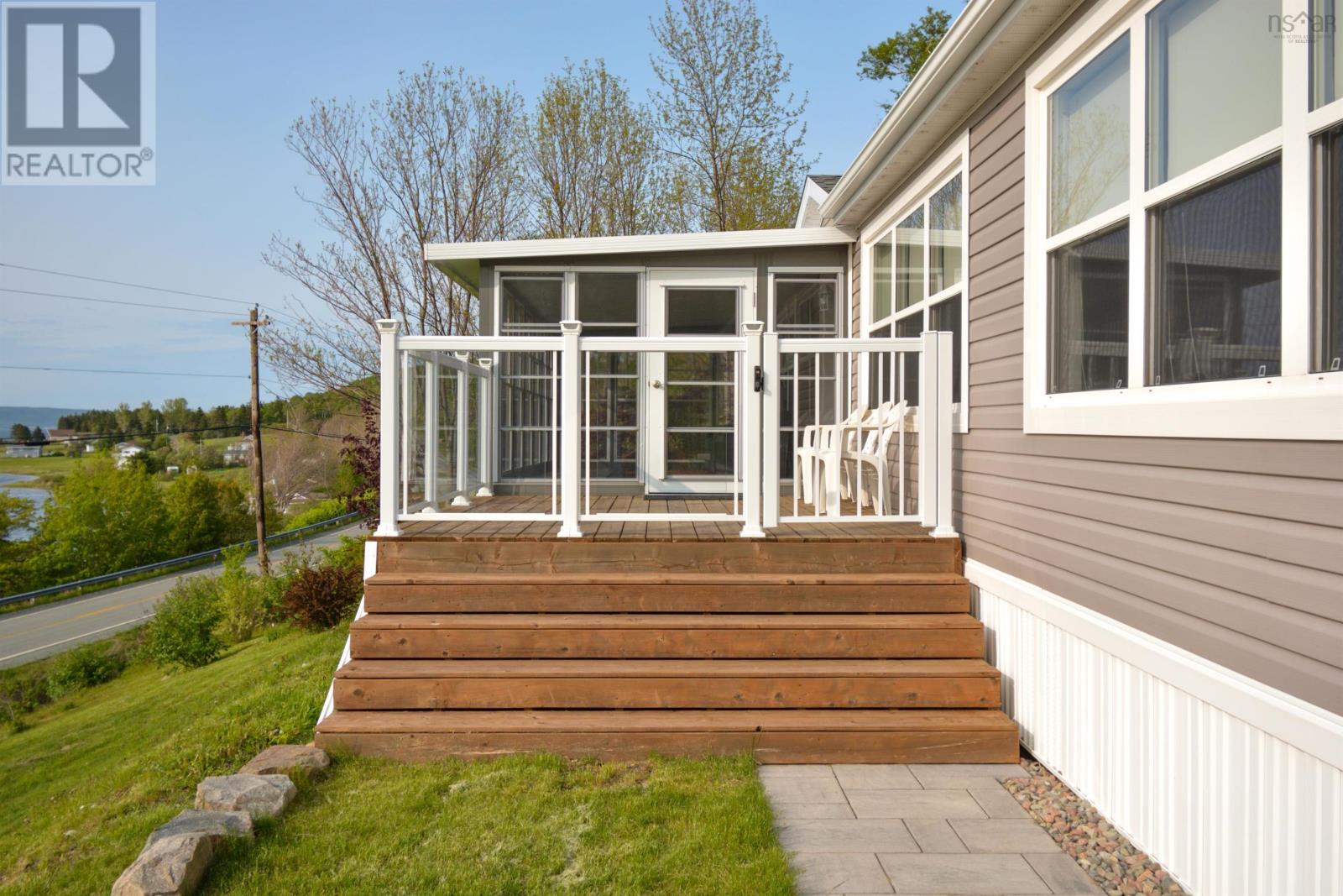9653 East Bay Highway Property Photo 37