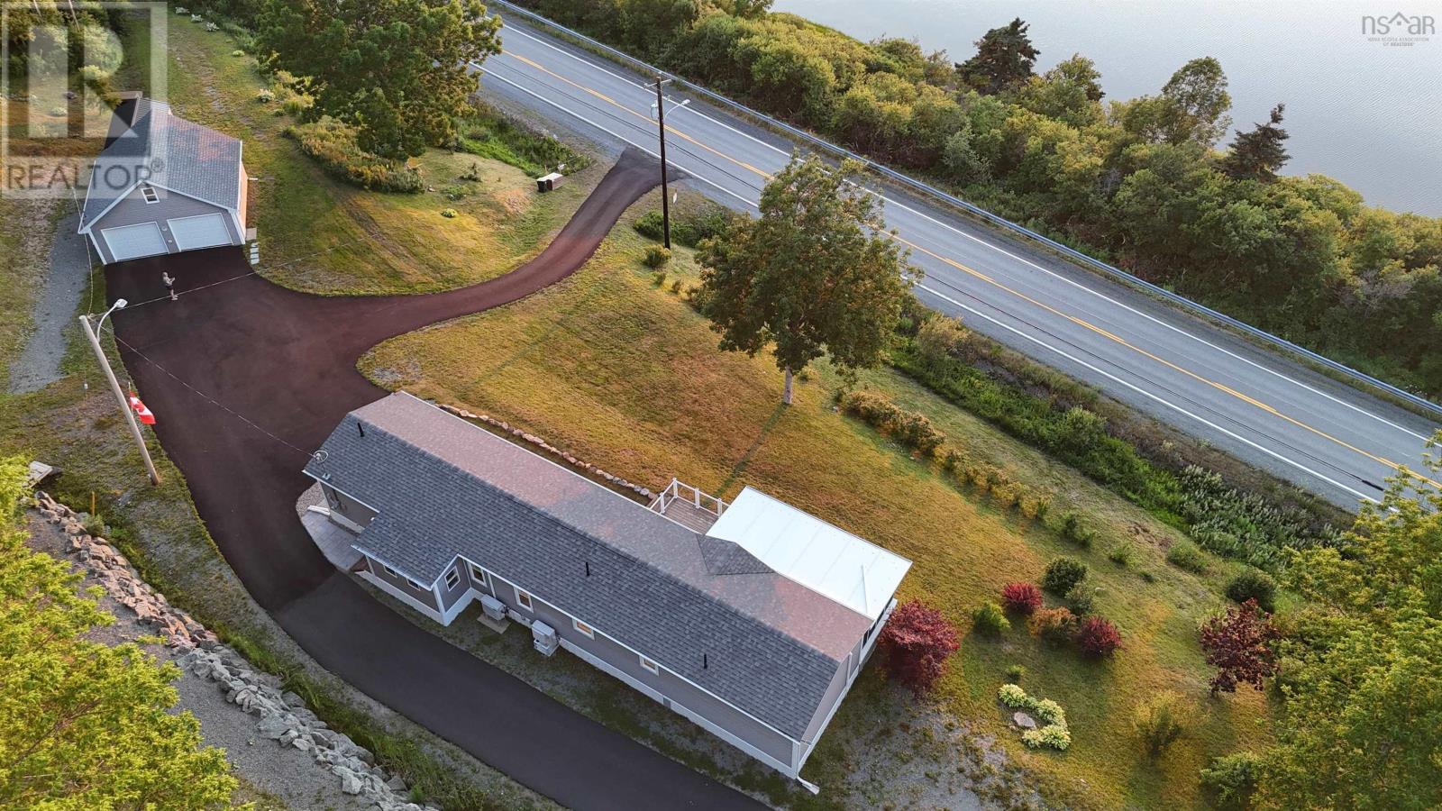9653 East Bay Highway Property Photo 41
