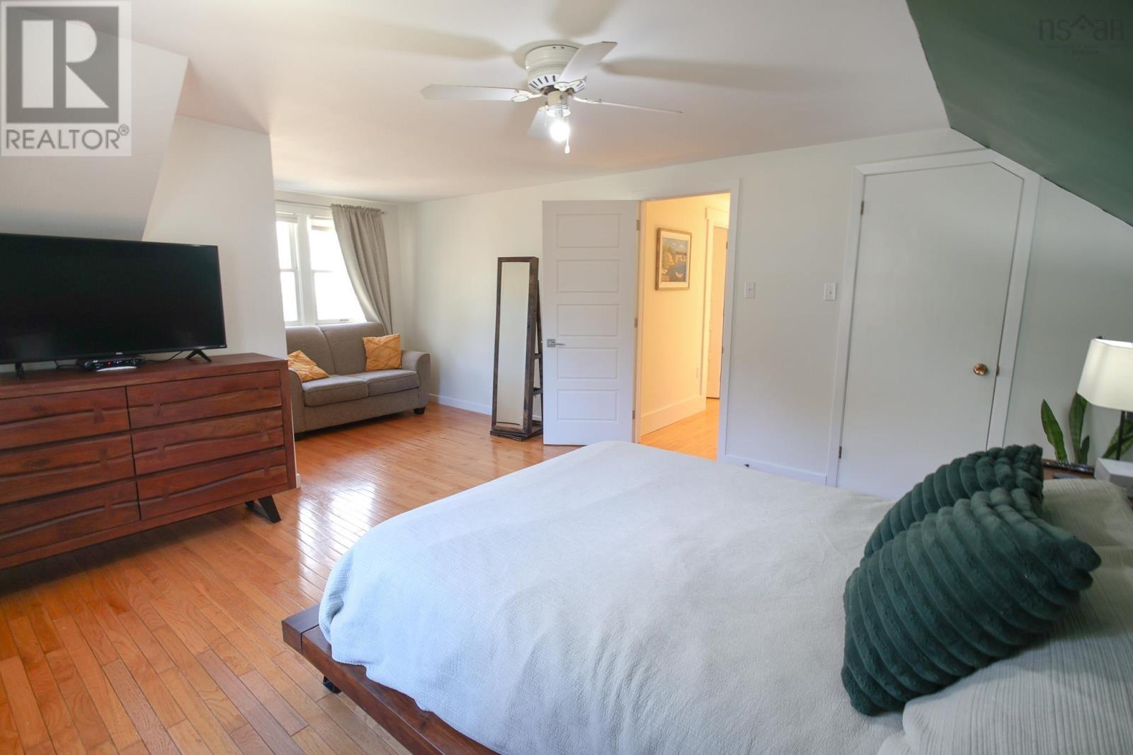 84 Park Street Property Photo 23